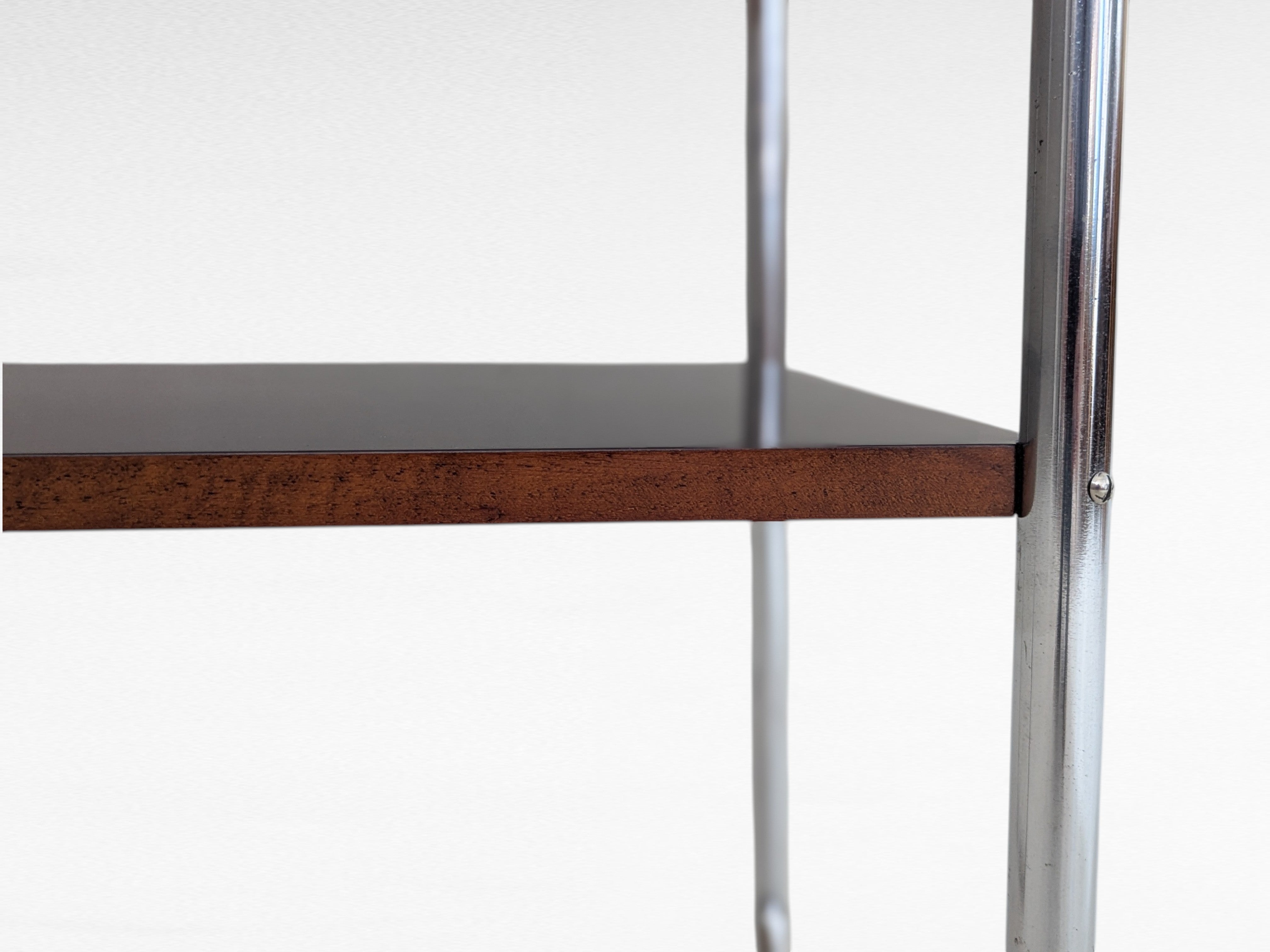 Bauhaus_tubular_steel_side_table_model_B_12_by_Marcel_Breuer,_1930s