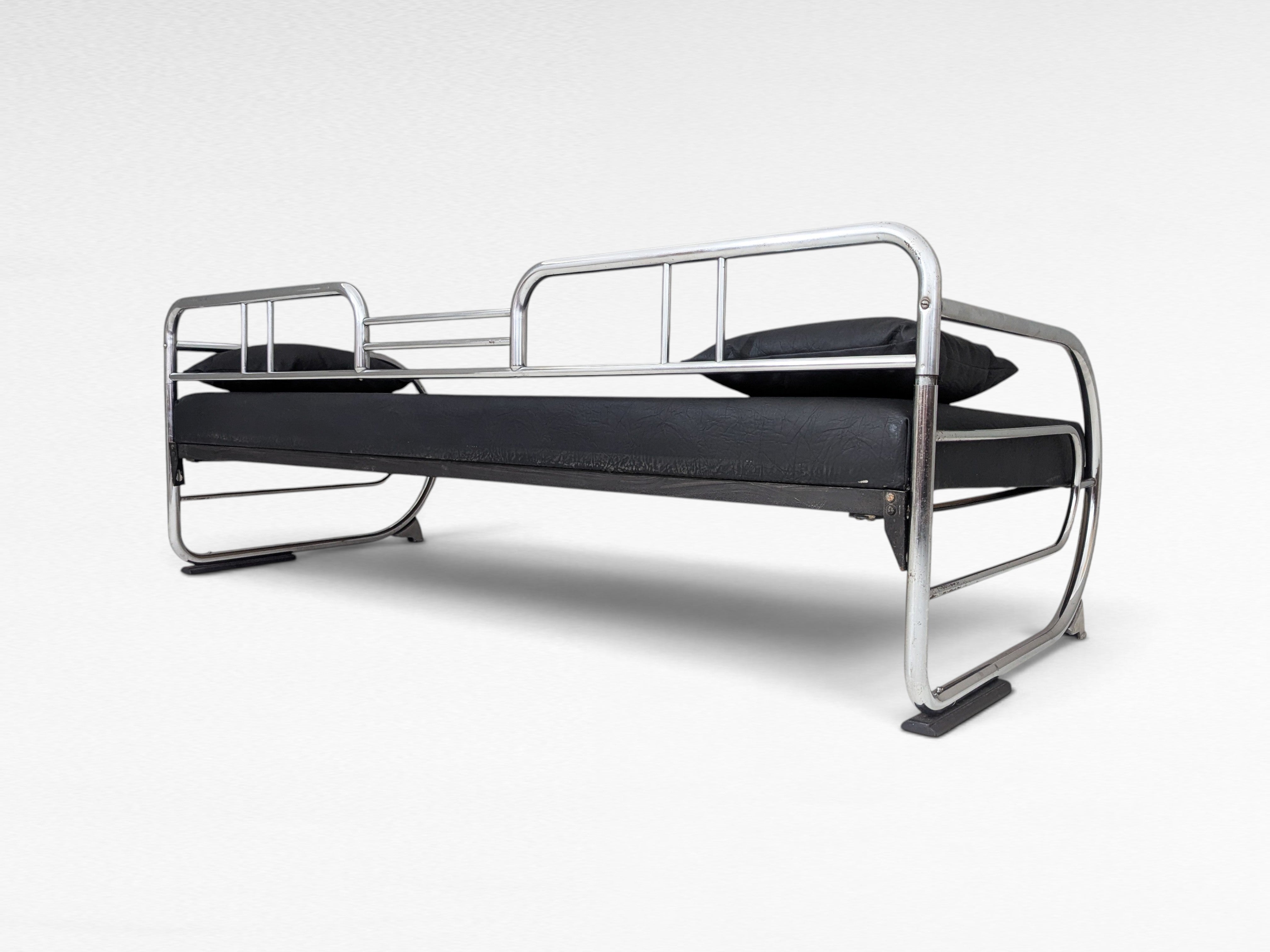 Hynek_Gottwald_Bauhaus_Tubular_Steel_Sofa_in_Chrome_and_Black_Vegan_Leather,_Czechoslovakia,_1930s