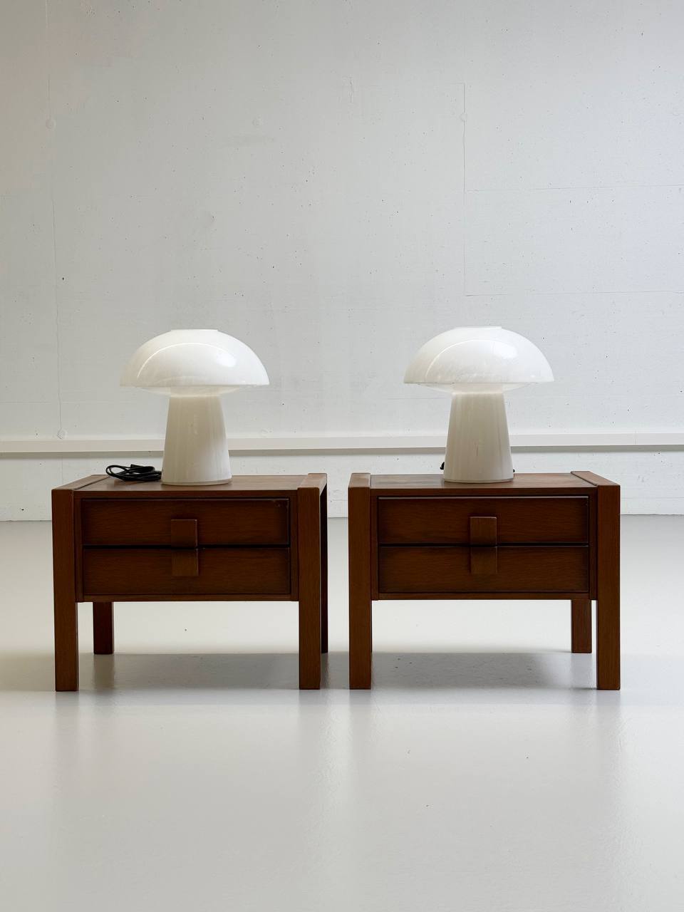 Beautiful_mushroom_table_lamps_made_of_glass_from_Limburg,_Germany,_1970s