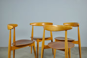 Set_of_4_Beech_&_teak_dining_chairs,_by_Hans_J._Wegner_&_Fritz_Hansen,_Denmark_1950s