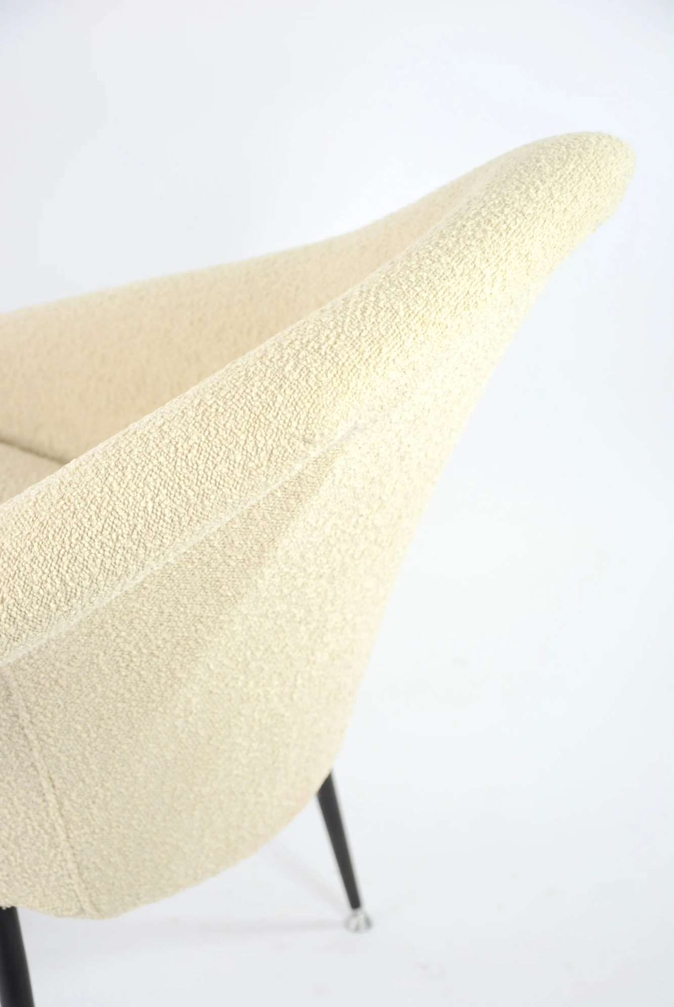 Beige_bouclé_shell_chair_1970s