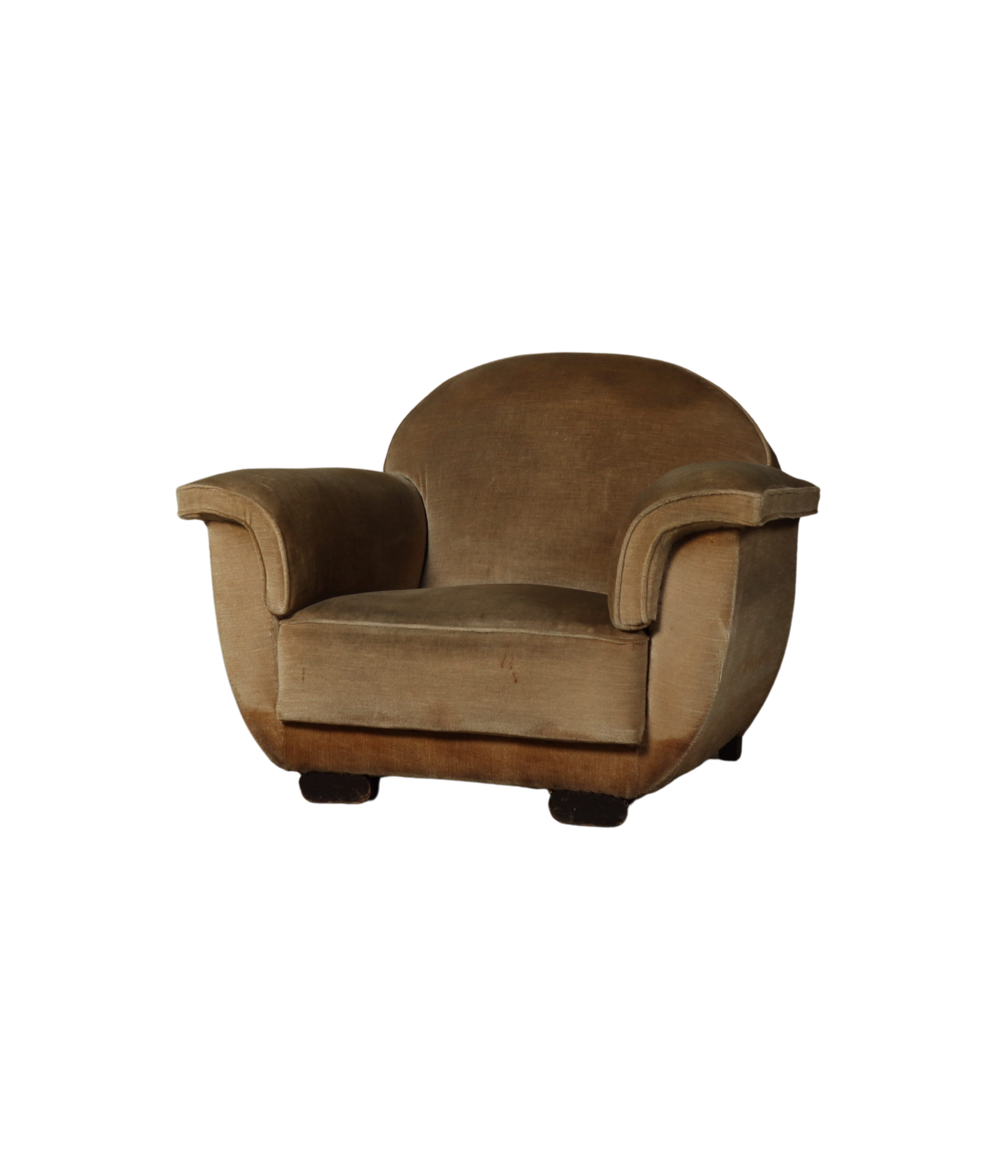 Belgian_Art_Deco_Lounge_Chair_in_Original_Velvet,_1930s