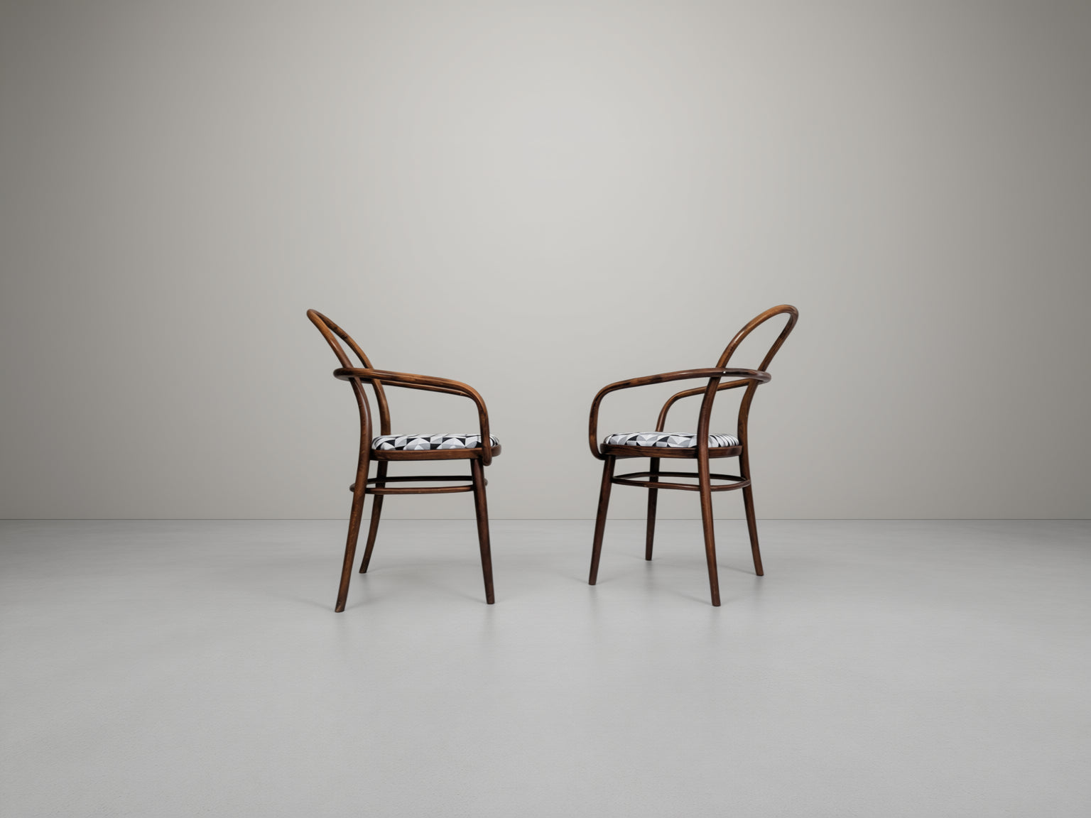 Set_of_2_Model_615_Bentwood_Armchairs_by_Radomír_Hofman_for_TON,_Czechoslovakia,_Expo_1967