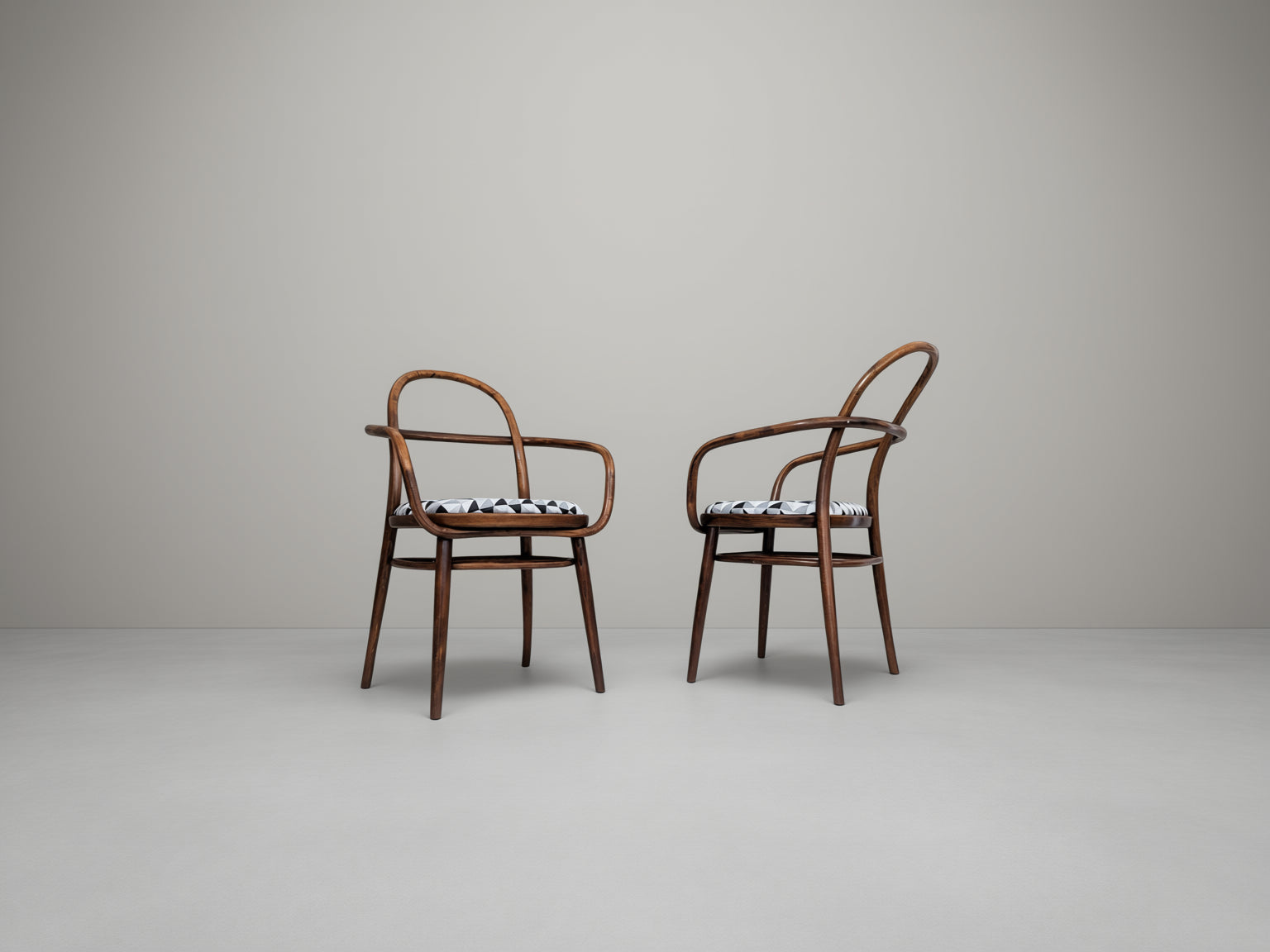 Set_of_2_Model_615_Bentwood_Armchairs_by_Radomír_Hofman_for_TON,_Czechoslovakia,_Expo_1967