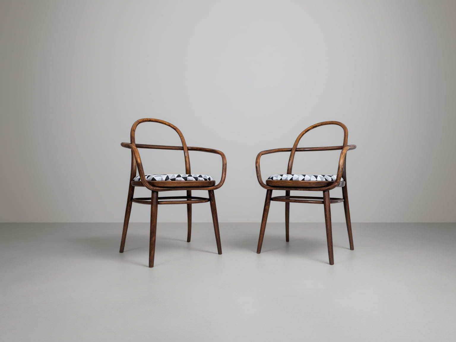 Set_of_2_Model_615_Bentwood_Armchairs_by_Radomír_Hofman_for_TON,_Czechoslovakia,_Expo_1967