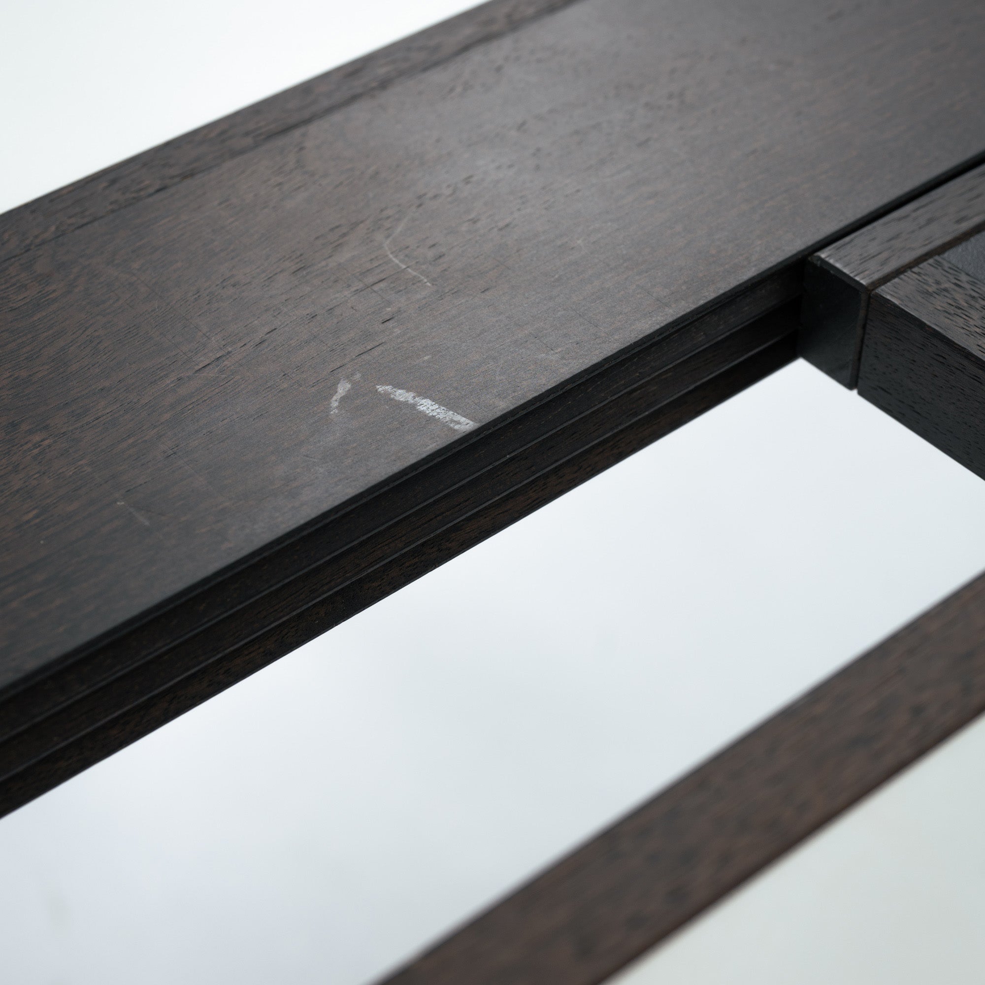 Bernard_Vuarnesson_dining_table_for_Bellato_with_reversible_and_extendible_tops,_1980s