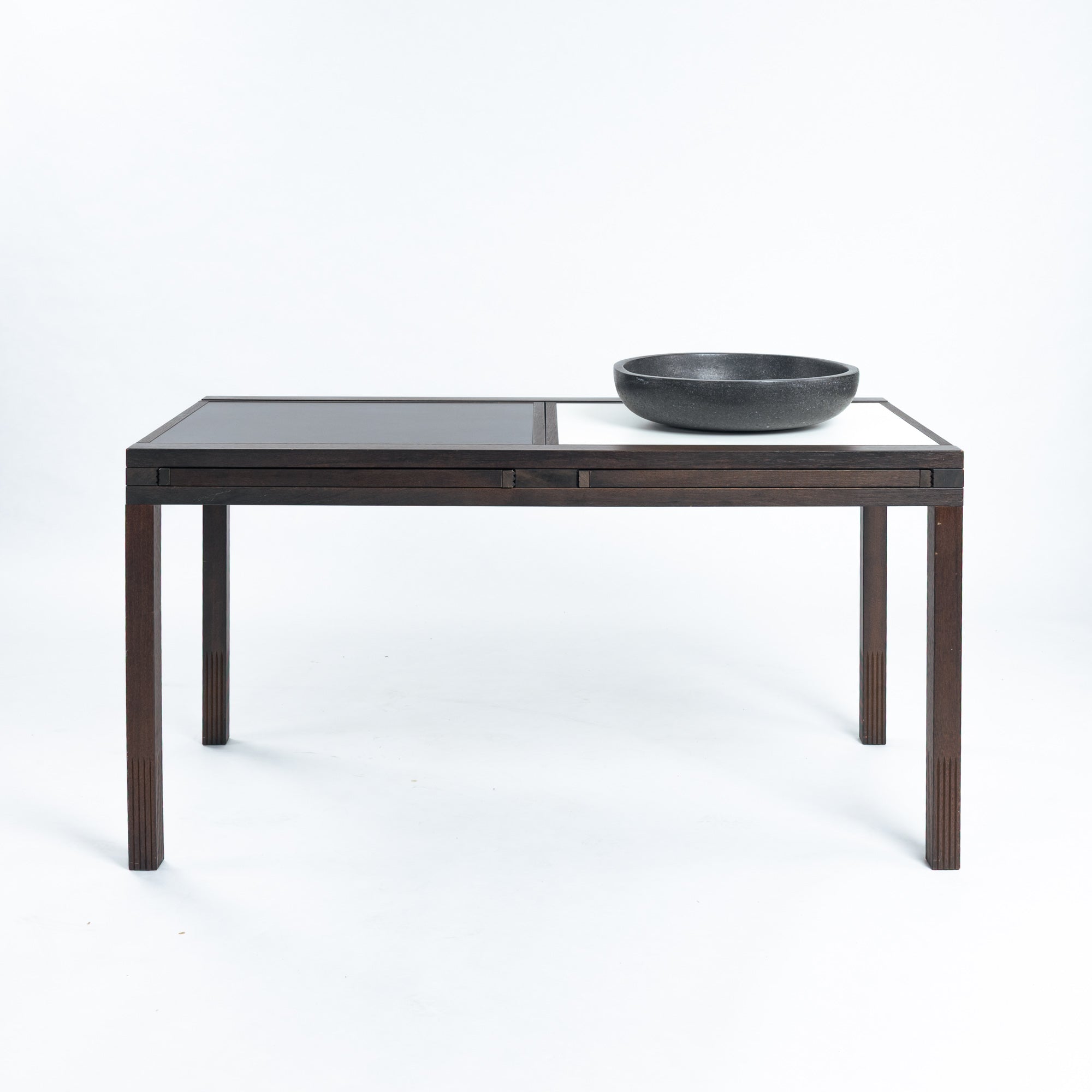 Bernard_Vuarnesson_dining_table_for_Bellato_with_reversible_and_extendible_tops,_1980s