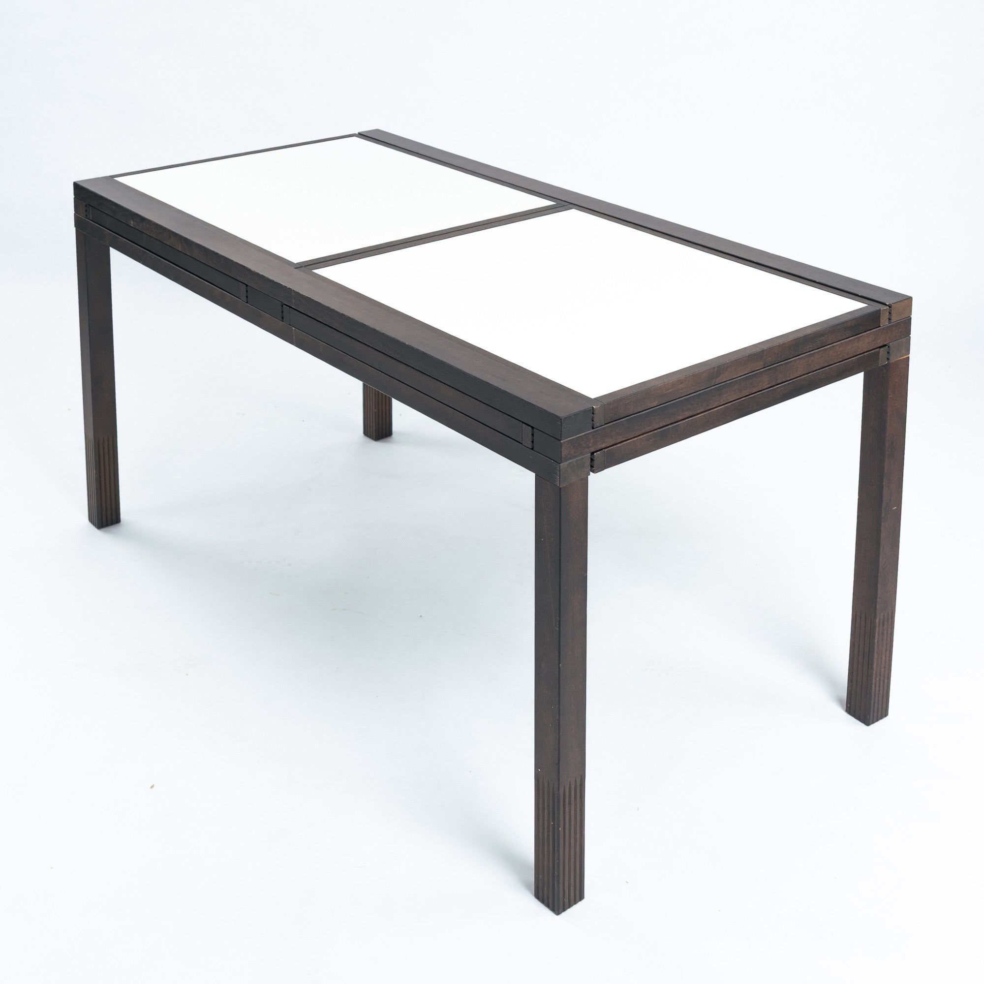 Bernard_Vuarnesson_dining_table_for_Bellato_with_reversible_and_extendible_tops,_1980s