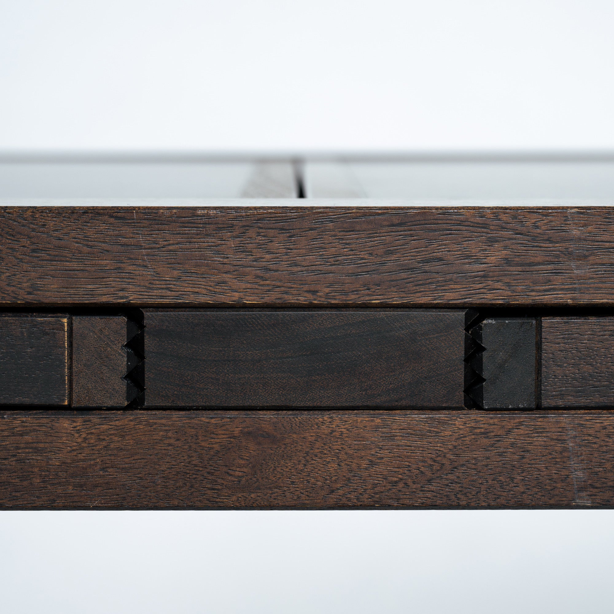 Bernard_Vuarnesson_dining_table_for_Bellato_with_reversible_and_extendible_tops,_1980s