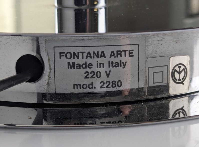 Bis_table_lamp_by_Fontana_Arte
