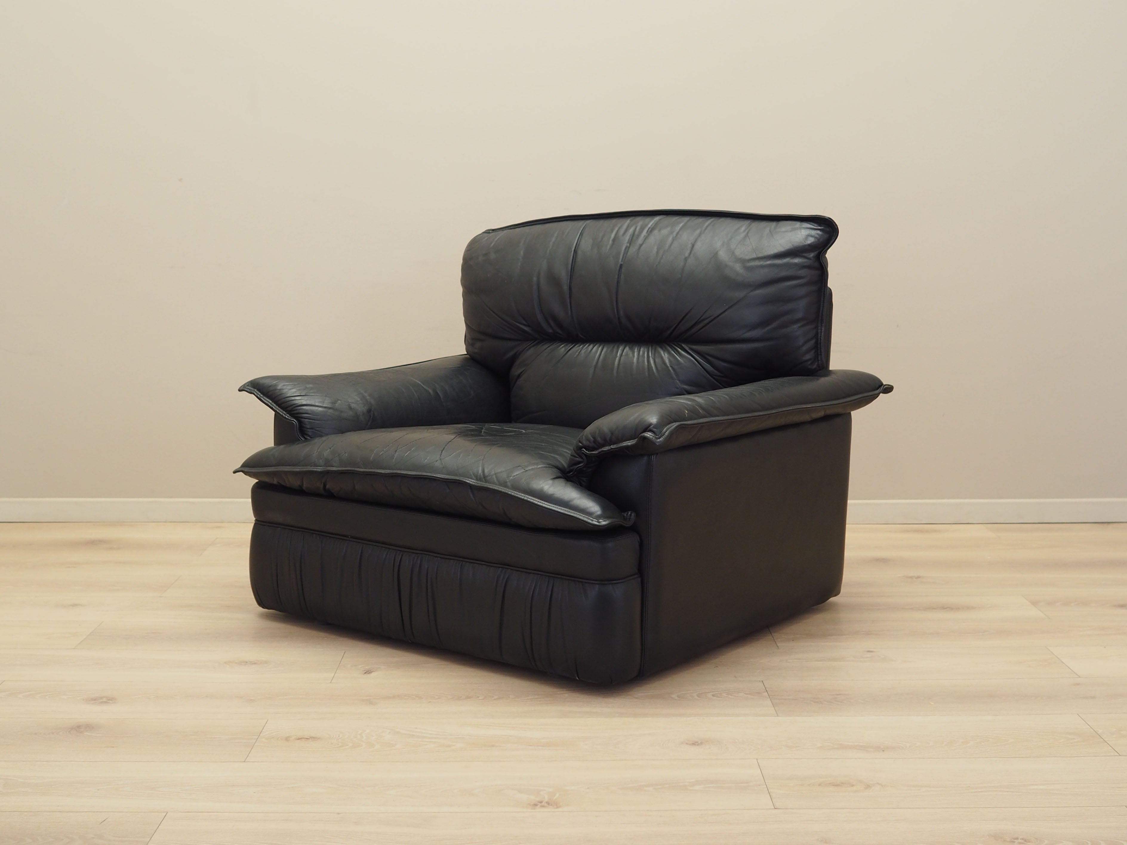 Black_Armchair,_Original_Leather,_1960s,_Italy