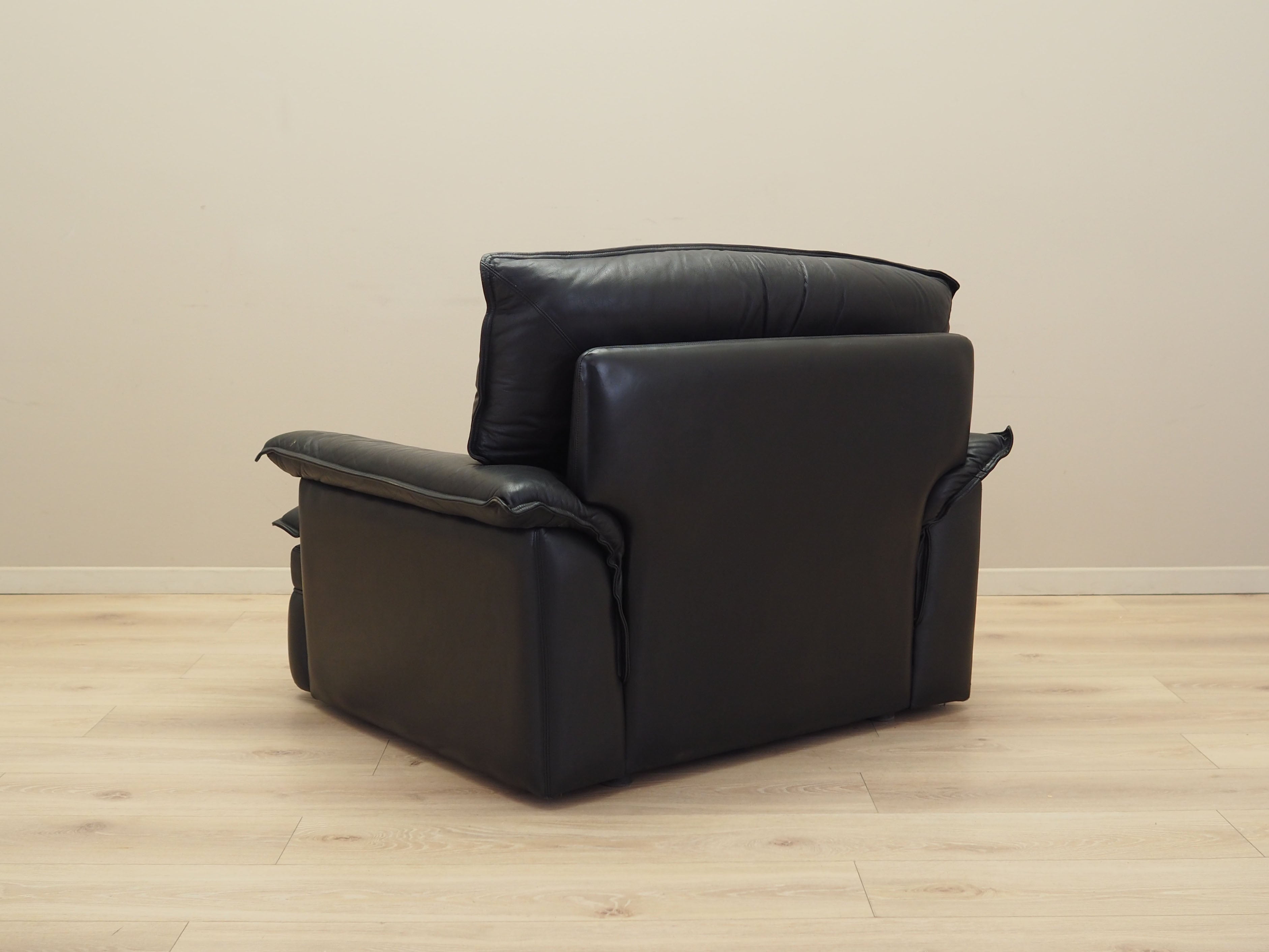 Black_Armchair,_Original_Leather,_1960s,_Italy