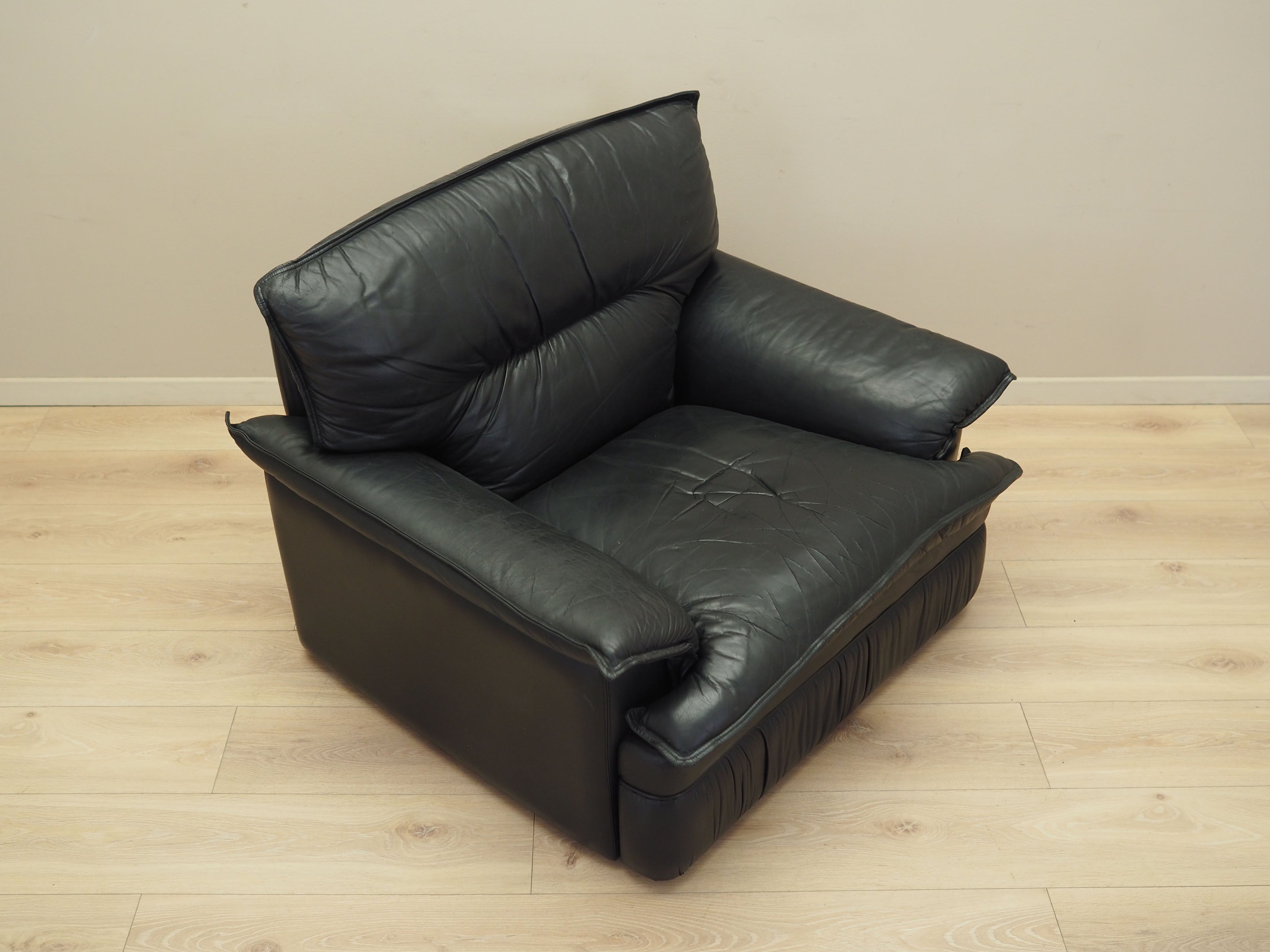 Black_Armchair,_Original_Leather,_1960s,_Italy