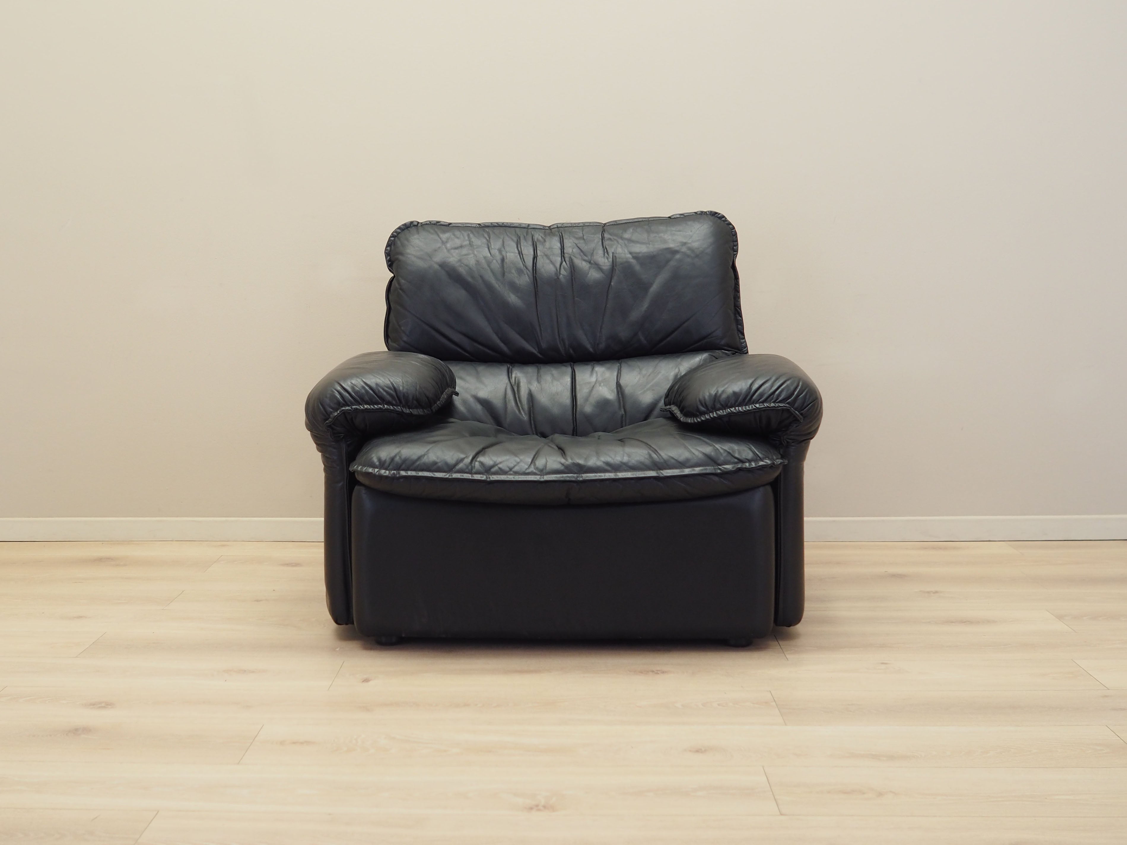 Black_Lounge_Chair,_Original_Leather,_1970s,_Italy