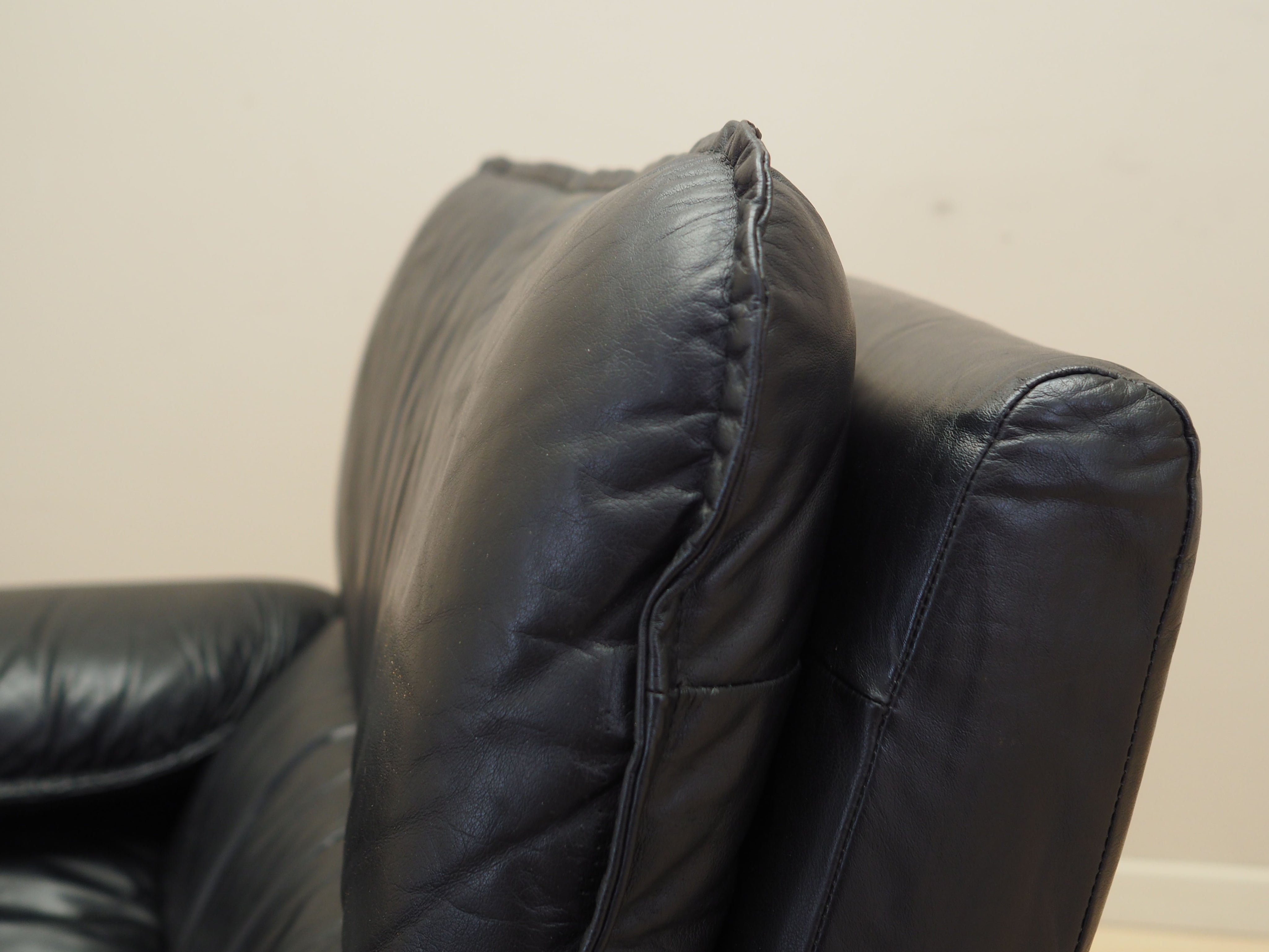 Black_Lounge_Chair,_Original_Leather,_1970s,_Italy