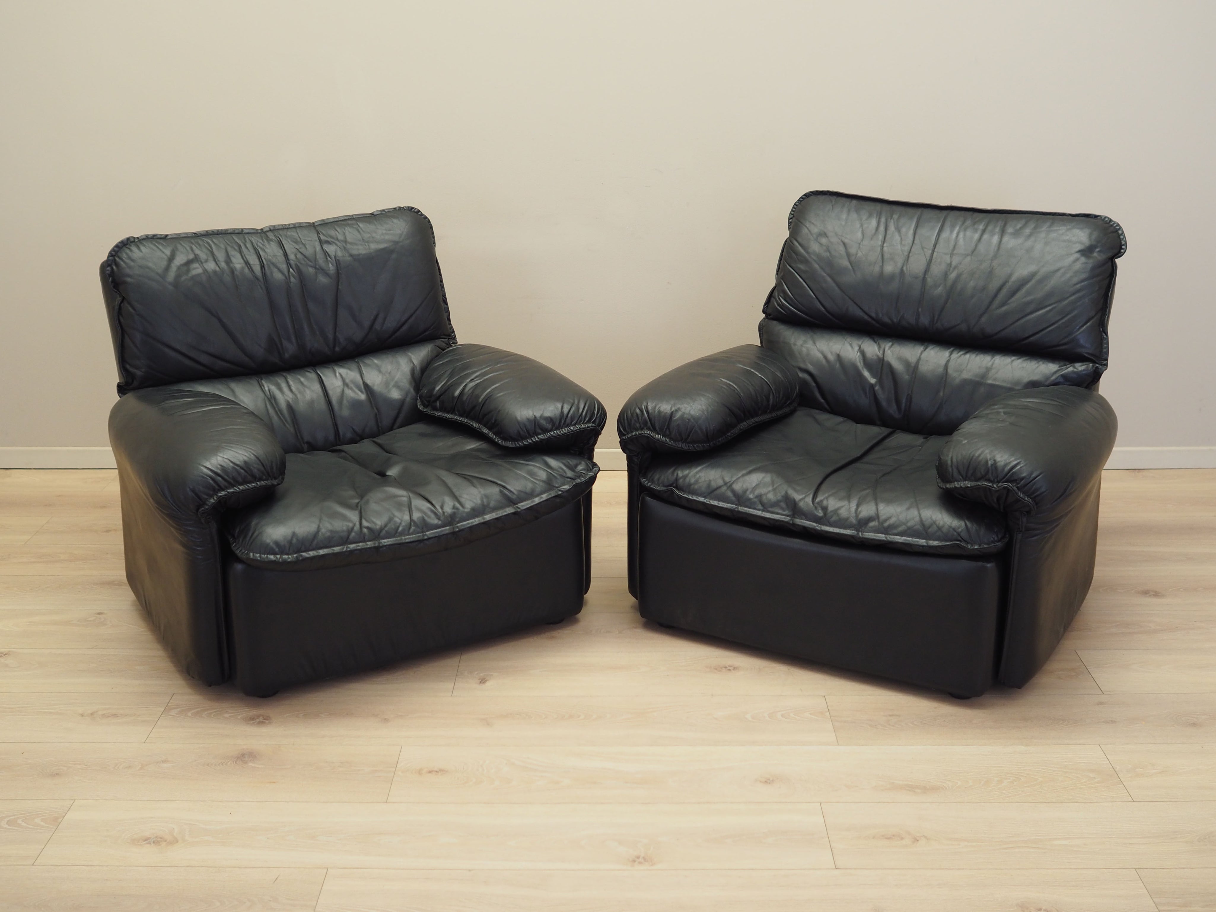 Black_Lounge_Chair,_Original_Leather,_1970s,_Italy