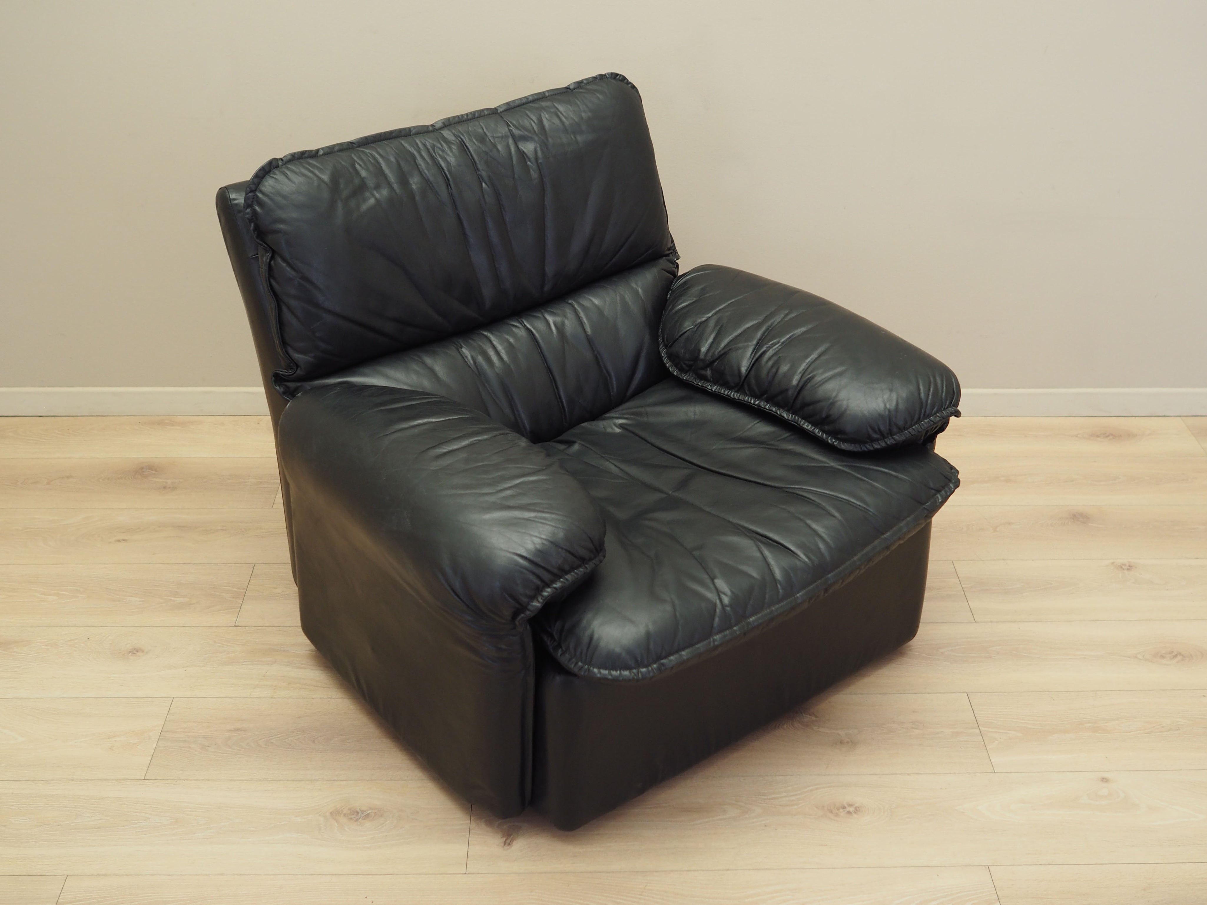 Black_Lounge_Chair,_Original_Leather,_1970s,_Italy