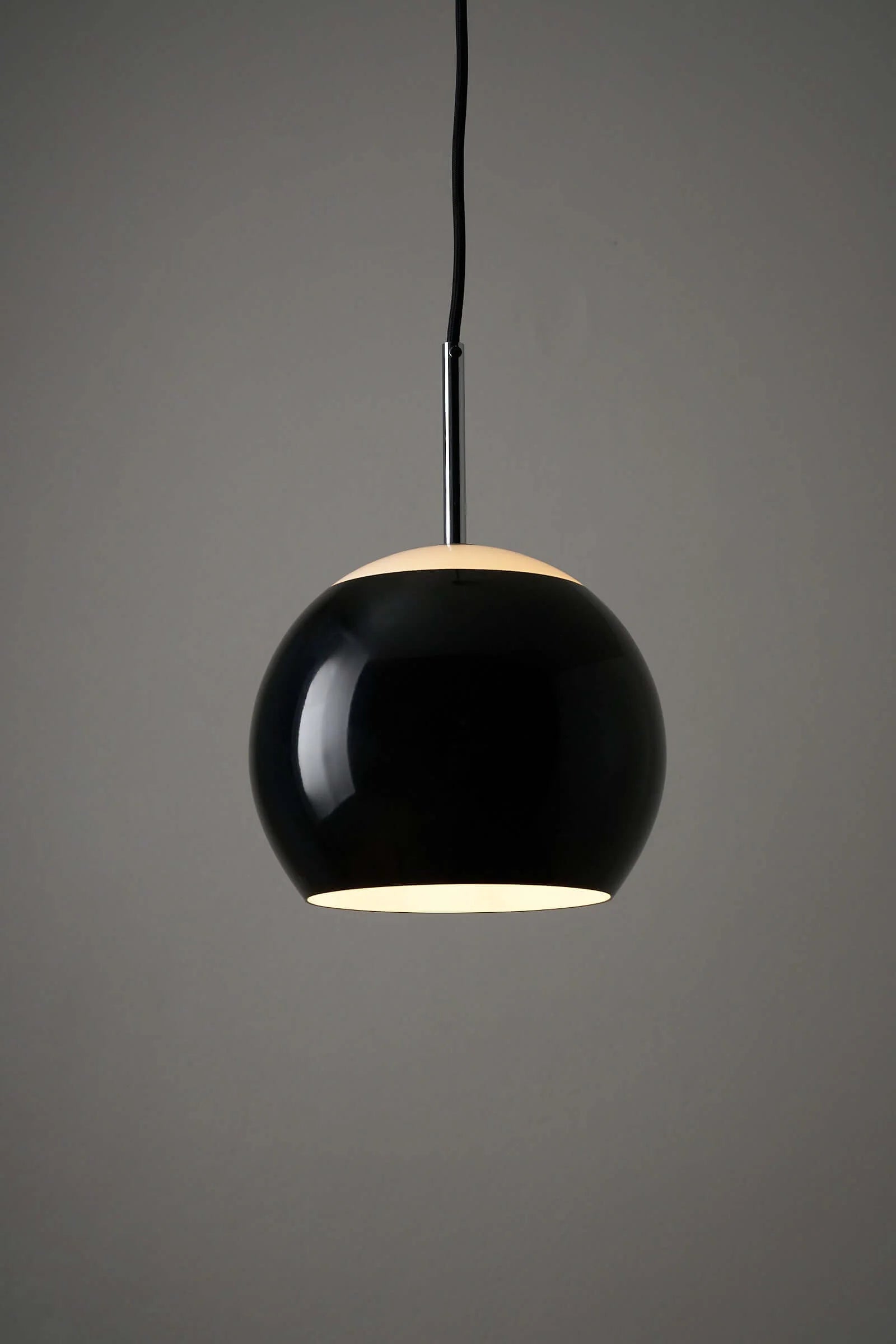 Black_Sphere_Pendant_Lamp,_Cosack,_Plexiglass,_1970s,_Germany