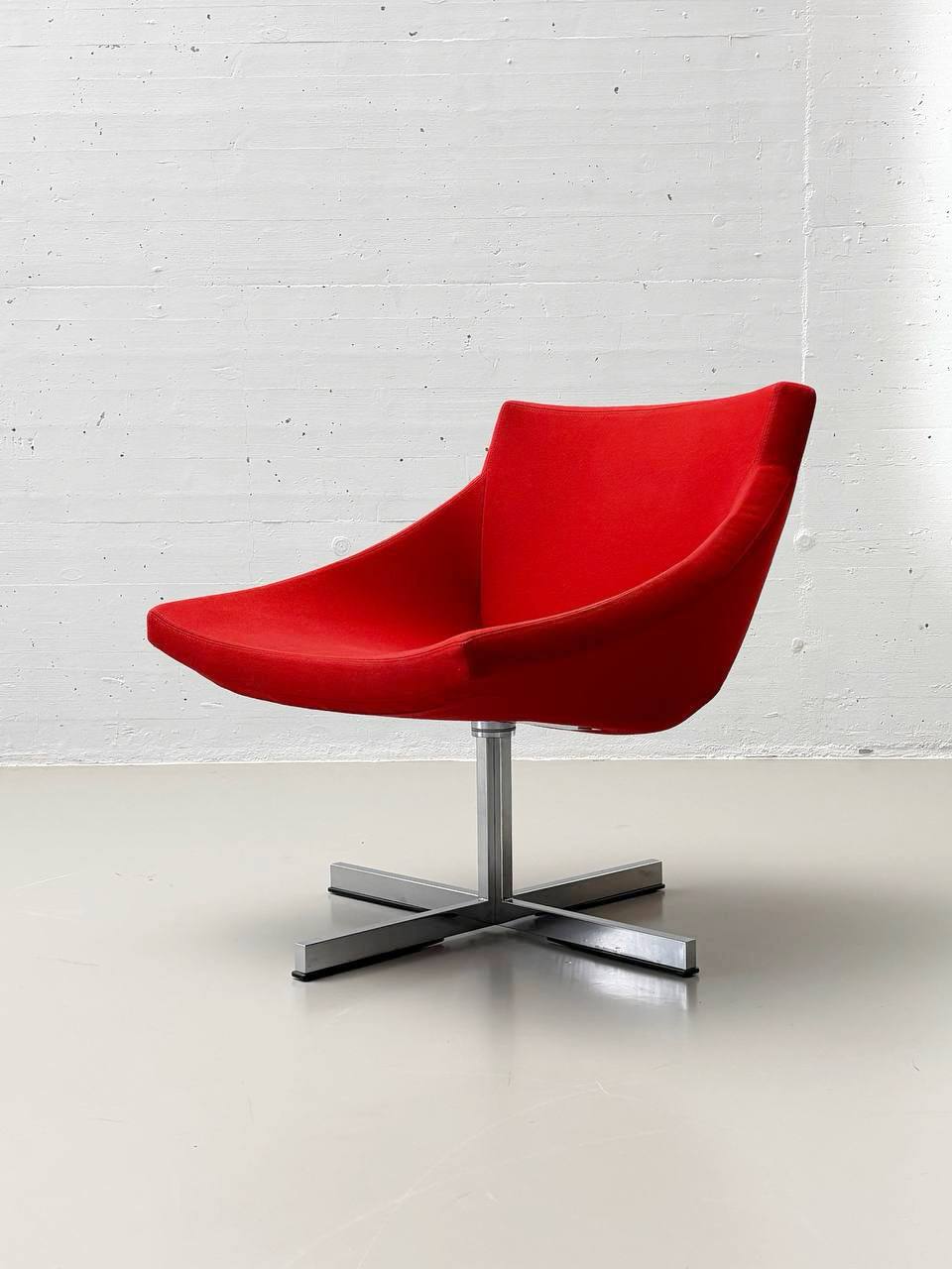 BoCu_armchair_by_Jörg_Boner_for_Team_by_Wellis_in_red