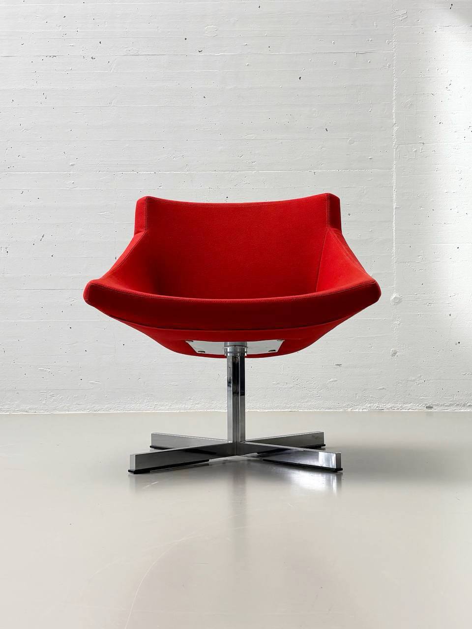 BoCu_armchair_by_Jörg_Boner_for_Team_by_Wellis_in_red