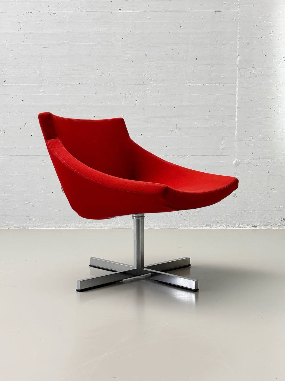 BoCu_armchair_by_Jörg_Boner_for_Team_by_Wellis_in_red
