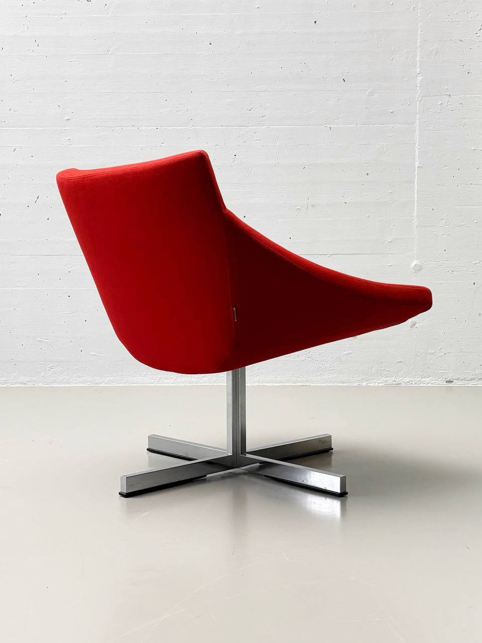 BoCu_armchair_by_Jörg_Boner_for_Team_by_Wellis_in_red