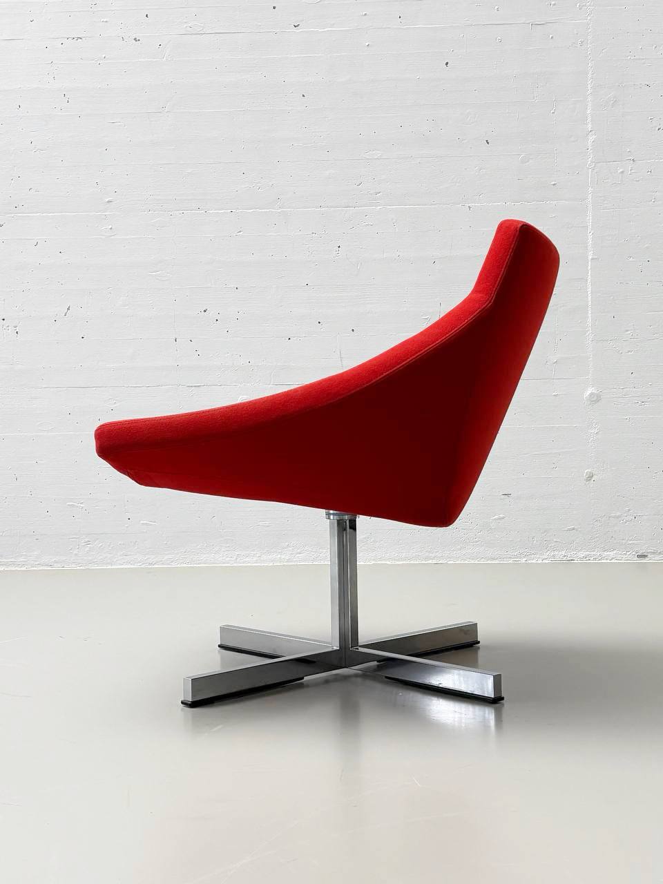 BoCu_armchair_by_Jörg_Boner_for_Team_by_Wellis_in_red
