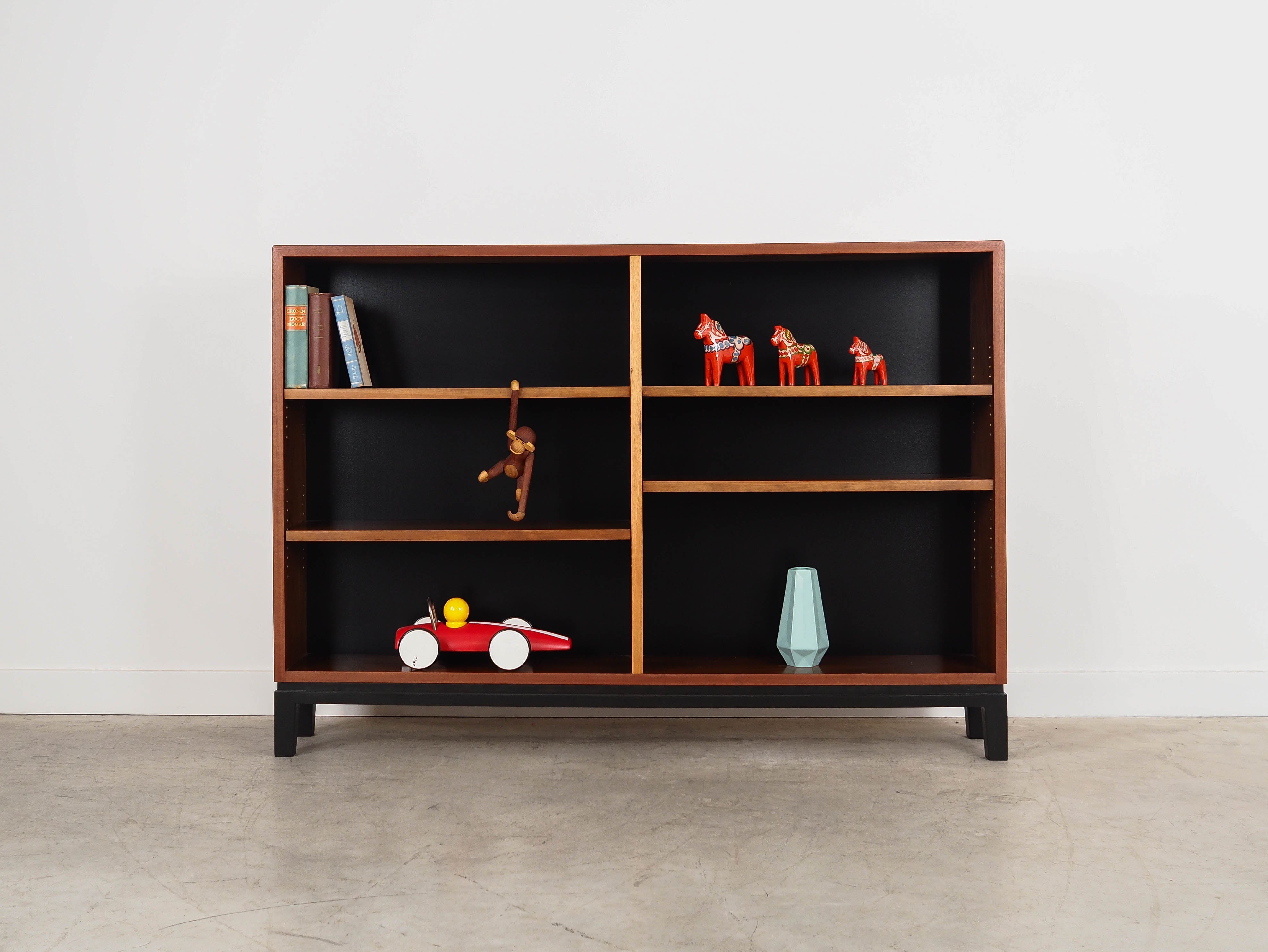 Bookcase,_Danish_Design,_Walnut_Wood,_1970s,_Denmark