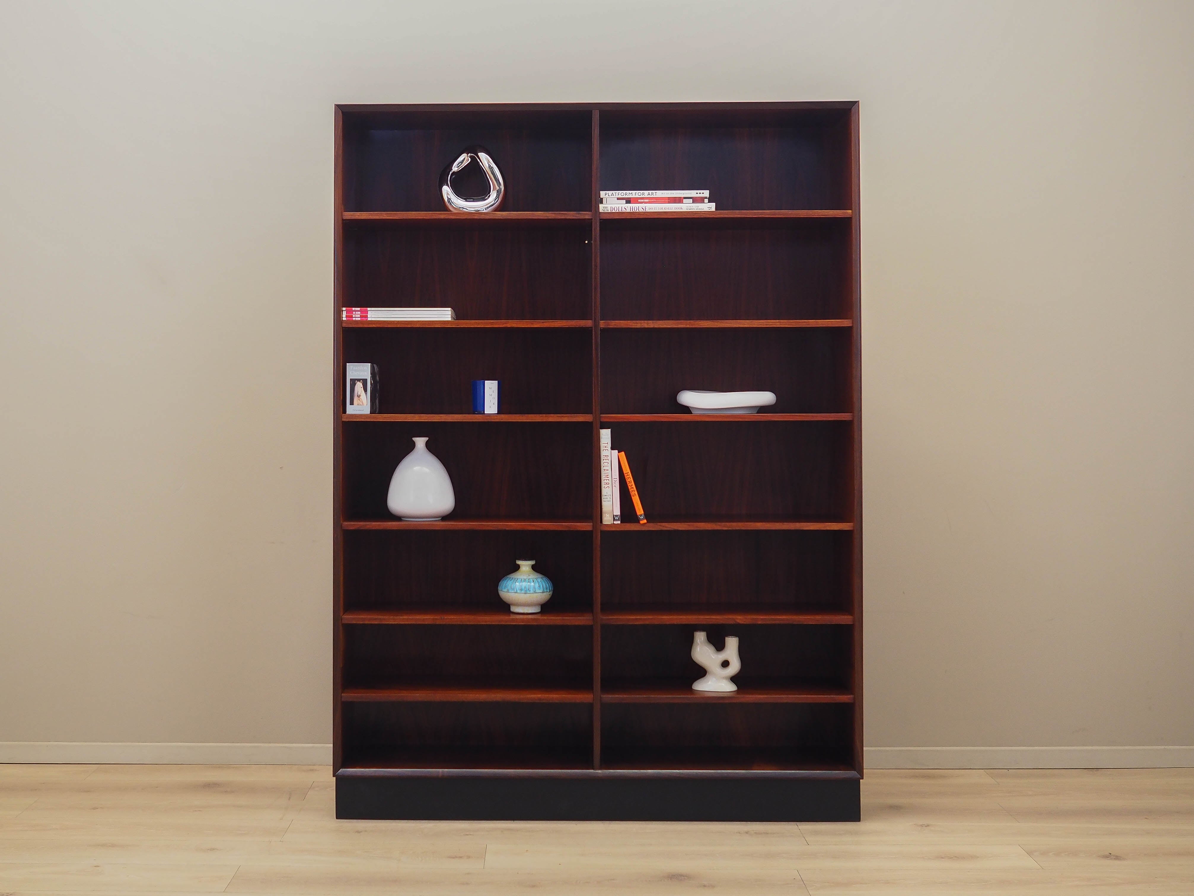 1970s_Rosewood_Bookcase_by_Hundevad_with_Adjustable_Shelves,_Denmark