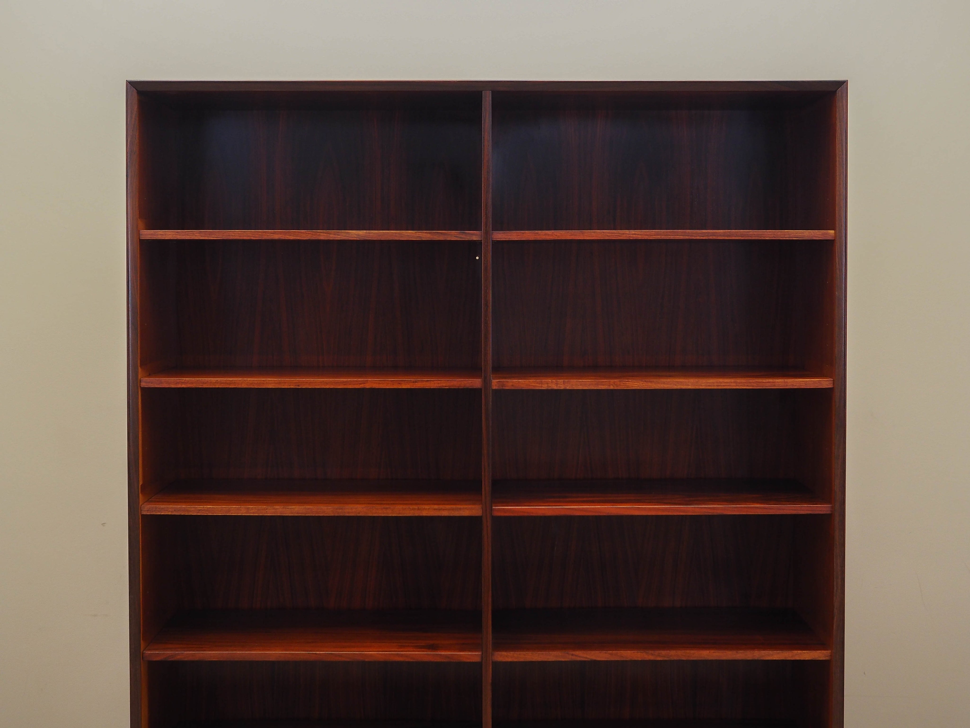 1970s_Rosewood_Bookcase_by_Hundevad_with_Adjustable_Shelves,_Denmark