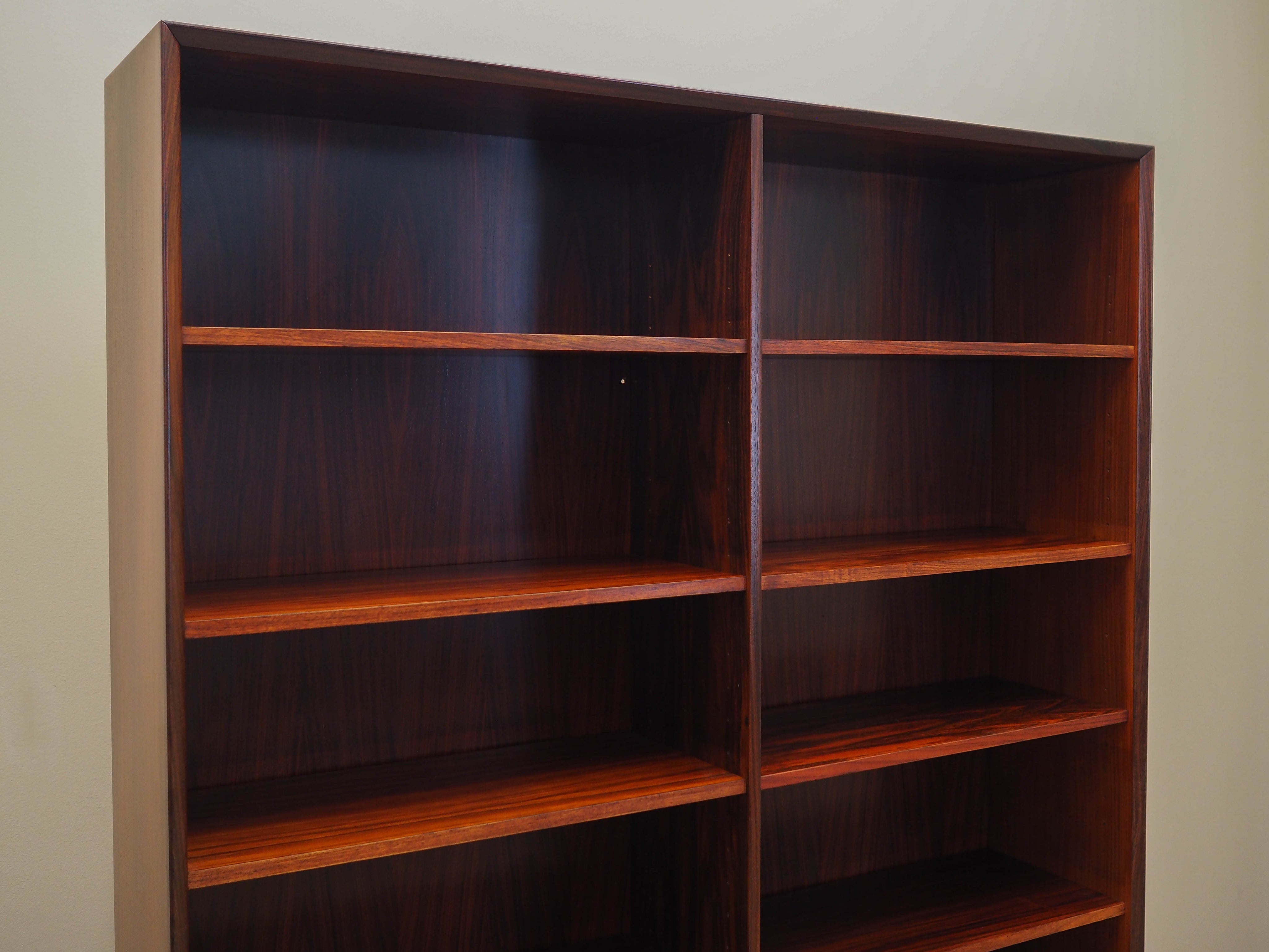1970s_Rosewood_Bookcase_by_Hundevad_with_Adjustable_Shelves,_Denmark