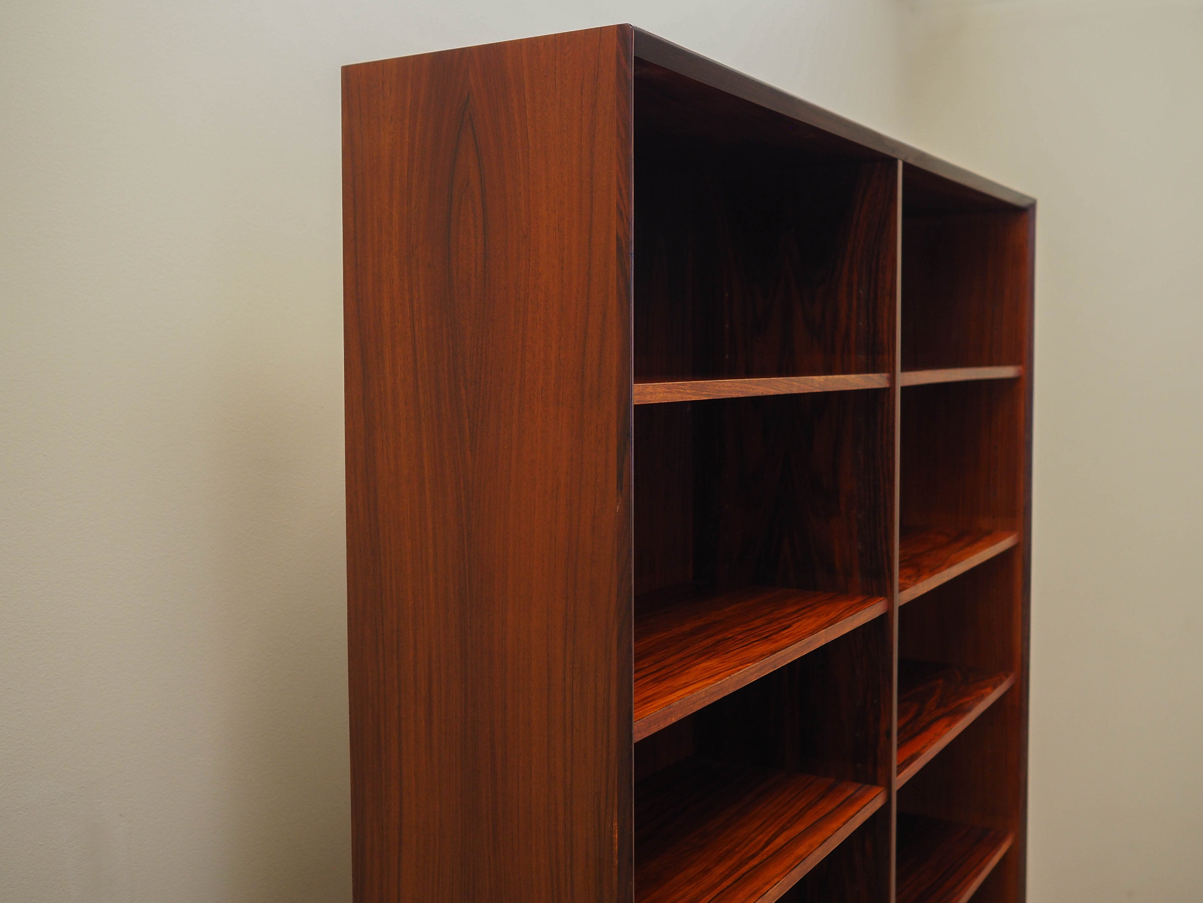 1970s_Rosewood_Bookcase_by_Hundevad_with_Adjustable_Shelves,_Denmark