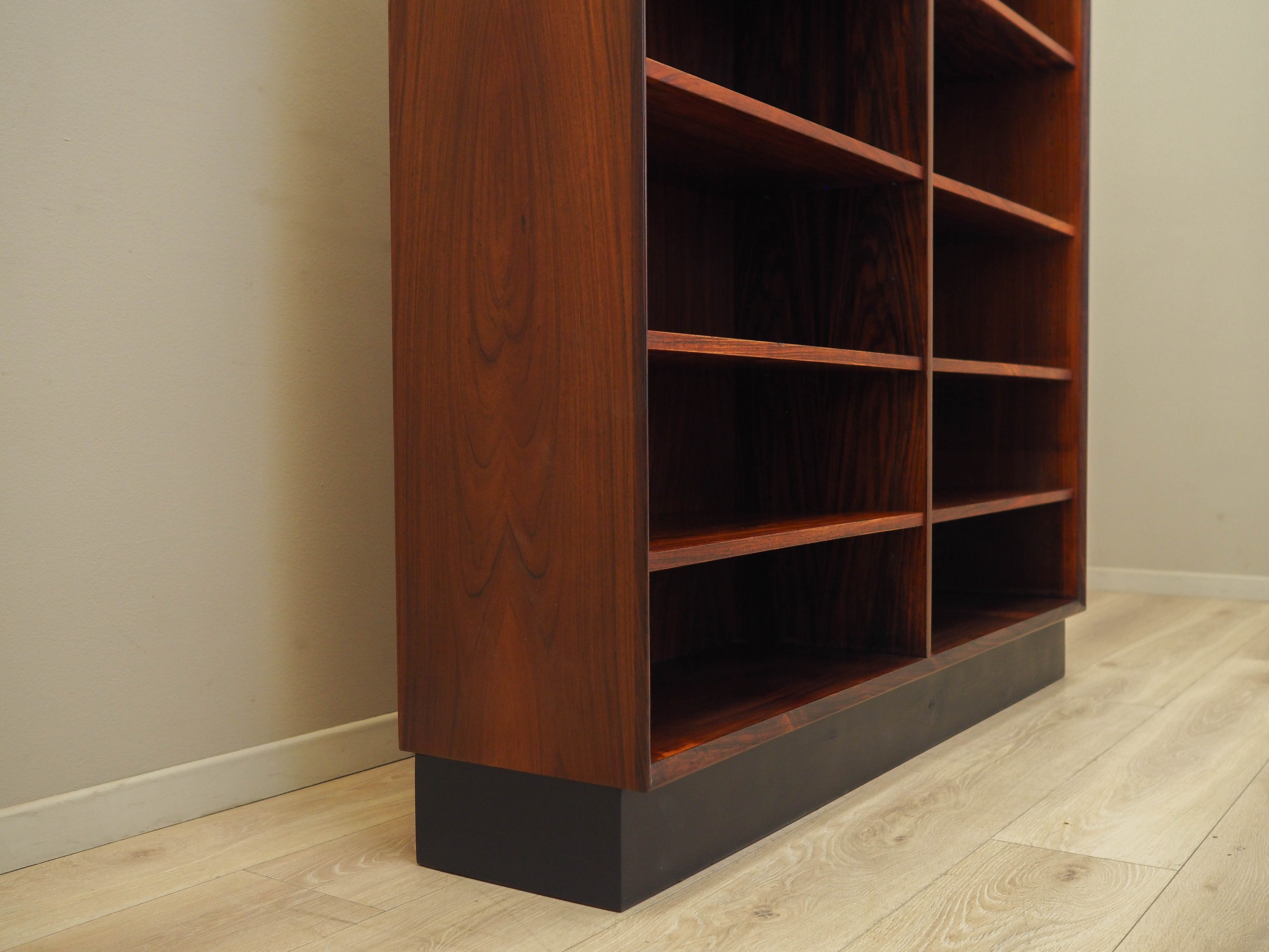 1970s_Rosewood_Bookcase_by_Hundevad_with_Adjustable_Shelves,_Denmark