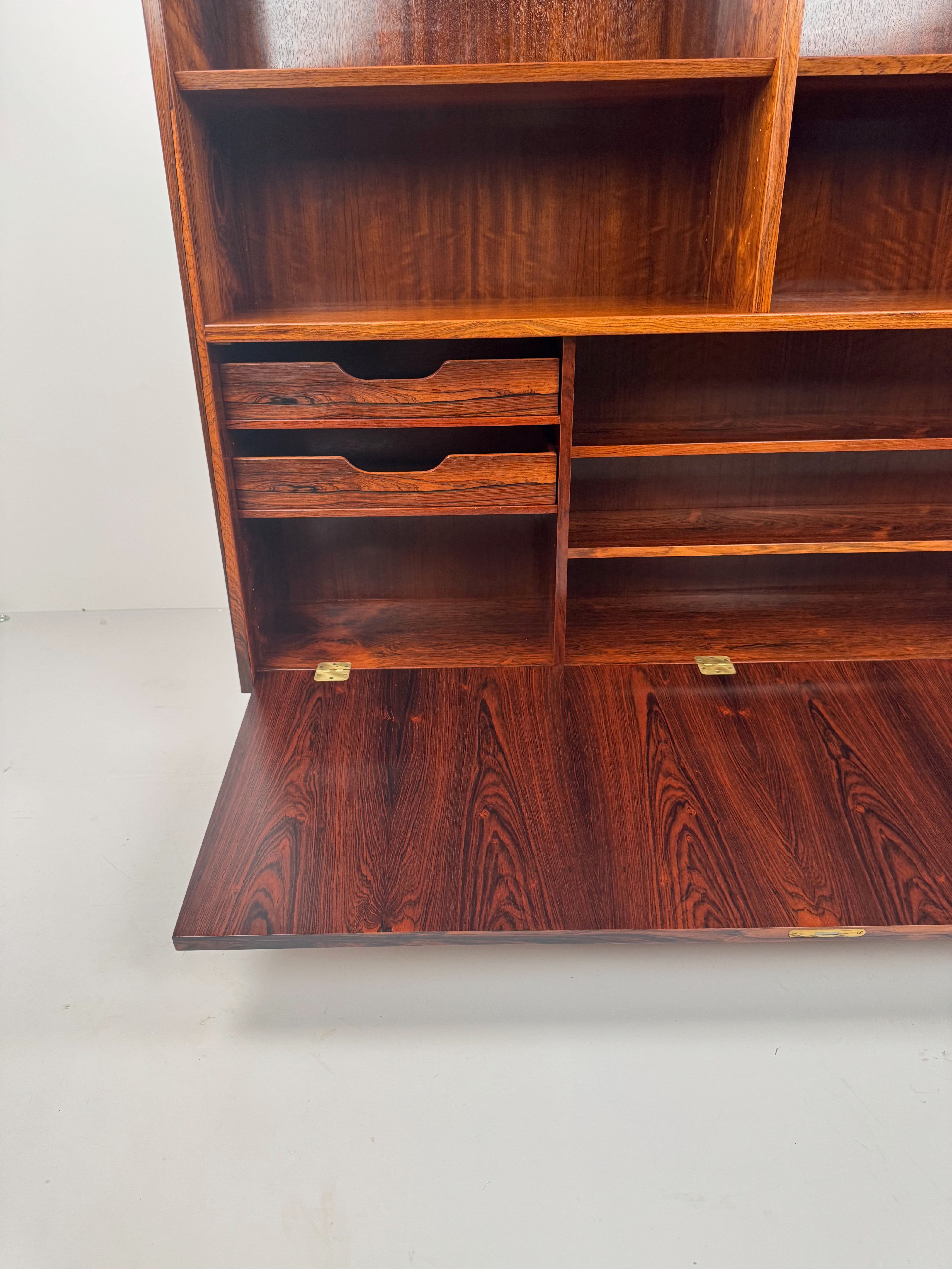 Rosewood_Bookcase_by_Poul_Hundevad_for_Poul_Hundevad_Møbler,_Denmark,_1960s
