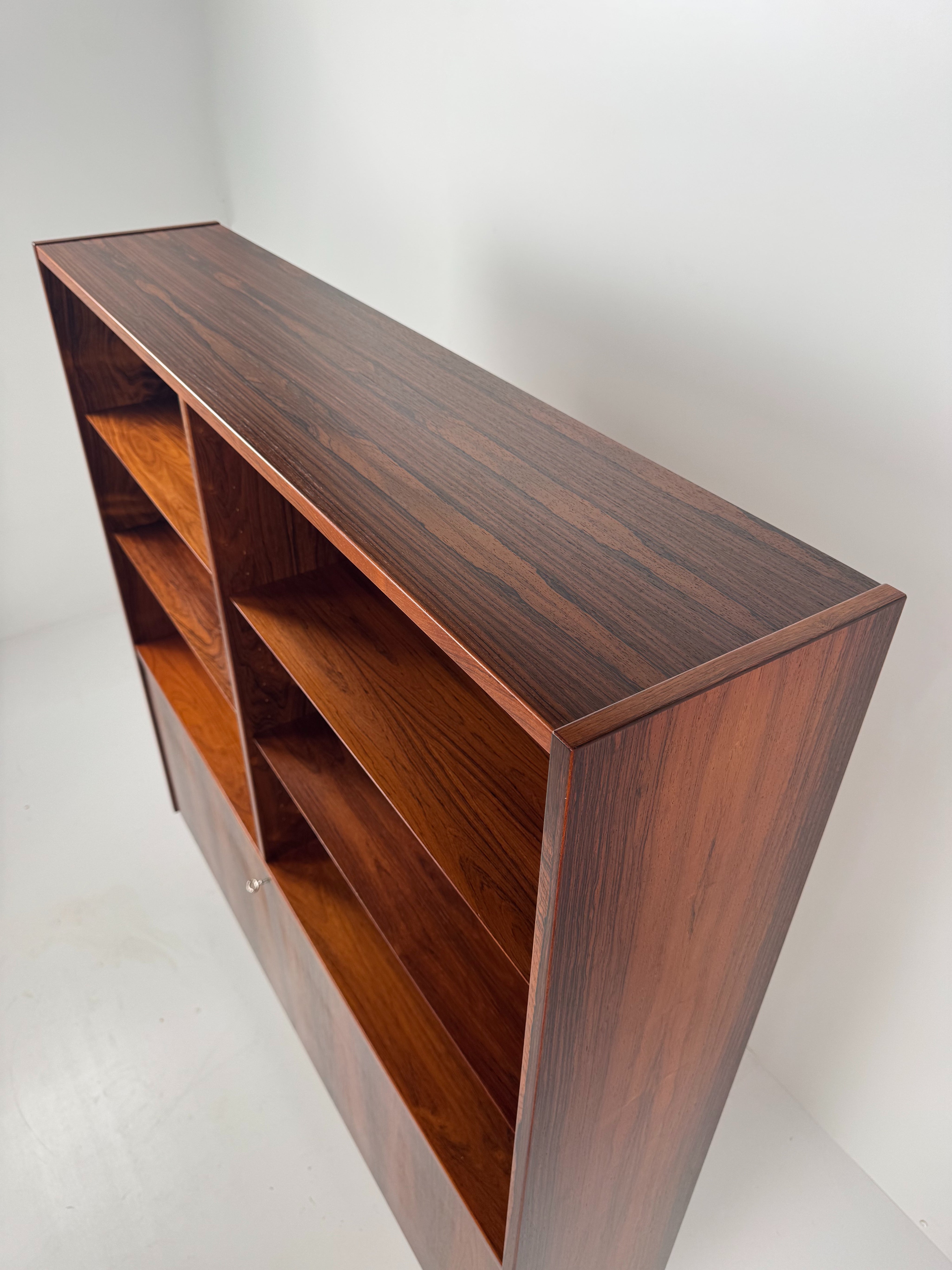 Rosewood_Bookcase_by_Poul_Hundevad_for_Poul_Hundevad_Møbler,_Denmark,_1960s