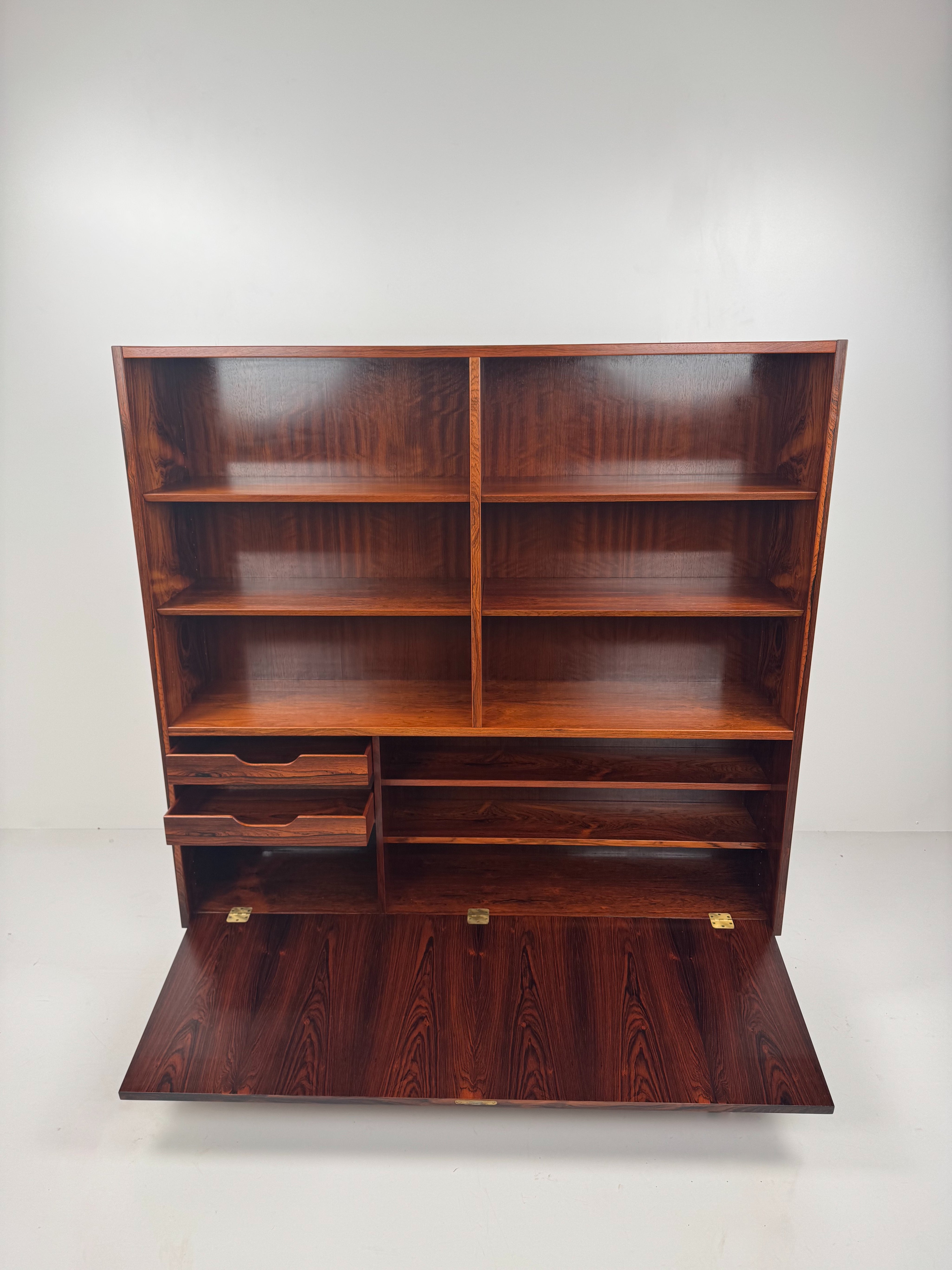 Rosewood_Bookcase_by_Poul_Hundevad_for_Poul_Hundevad_Møbler,_Denmark,_1960s