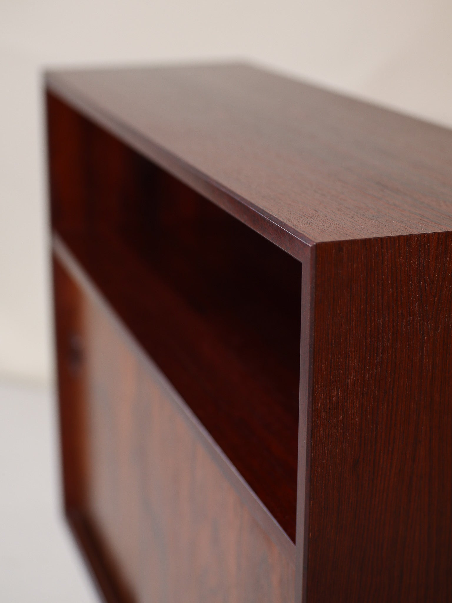 Bookcase_with_sliding_doors_rosewood_Danish_vintage_Hjørnebo