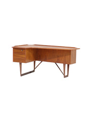 Boomerang_freestanding_desk_Peter_Løvig_Nilsen