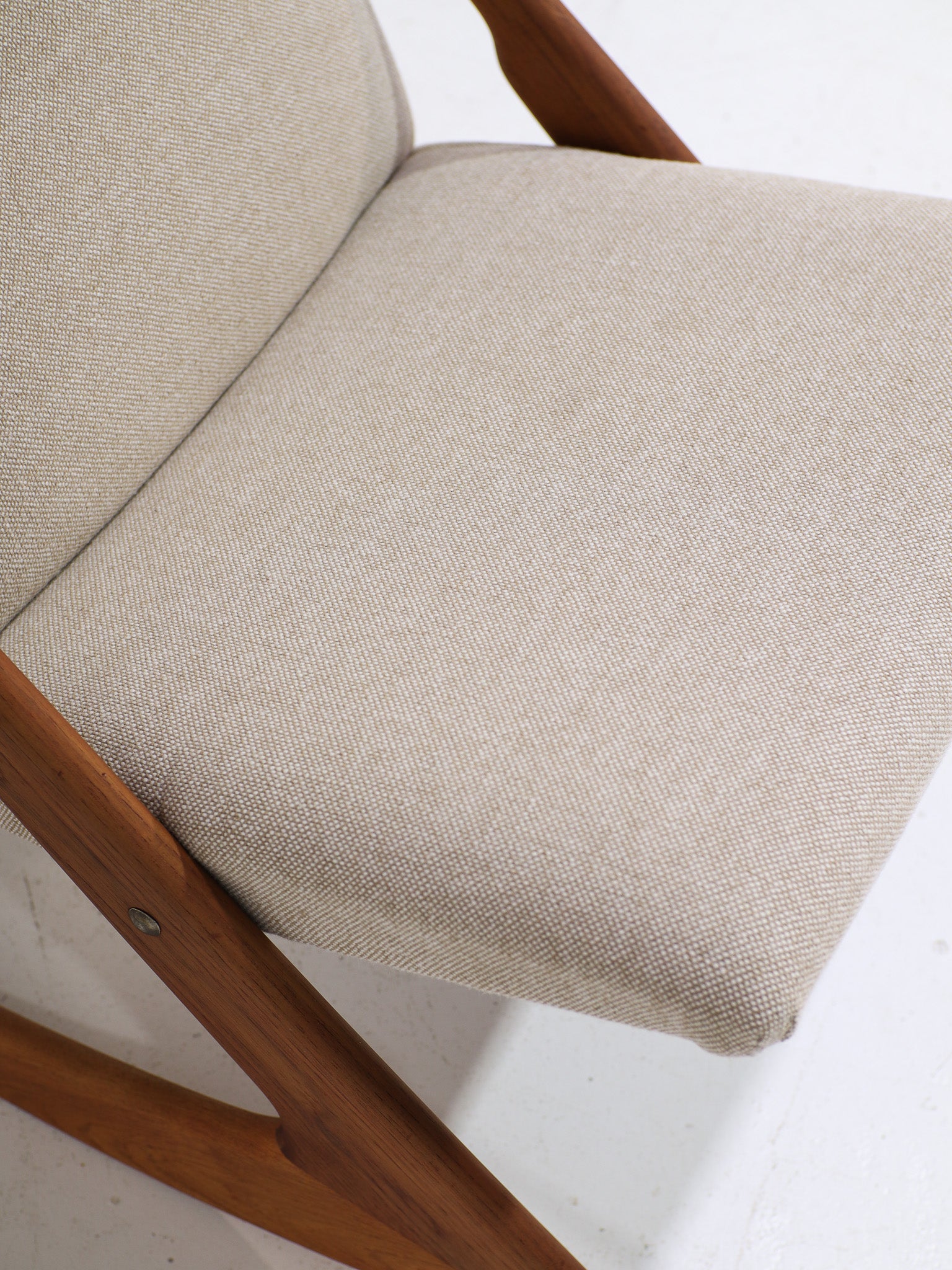 Boomerang_Rocking_Chair_by_Mogens_Kold_in_Teak_and_Kvadrat_Hallingdal_Wool,_Denmark,_1950s–1960s