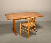 Shaker_Dining_Table_by_Børge_Mogensen_for_Karl_Andersson_&_Söner,_Sweden,_1960s