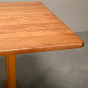 Shaker_Dining_Table_by_Børge_Mogensen_for_Karl_Andersson_&_Söner,_Sweden,_1960s