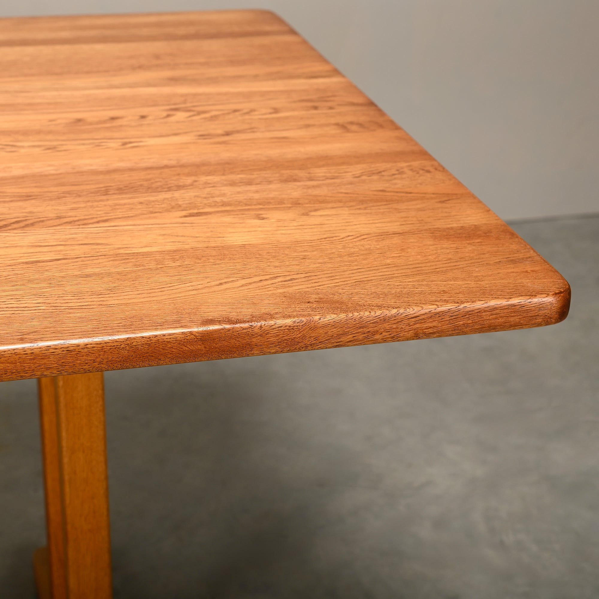 Shaker_Dining_Table_by_Børge_Mogensen_for_Karl_Andersson_&_Söner,_Sweden,_1960s