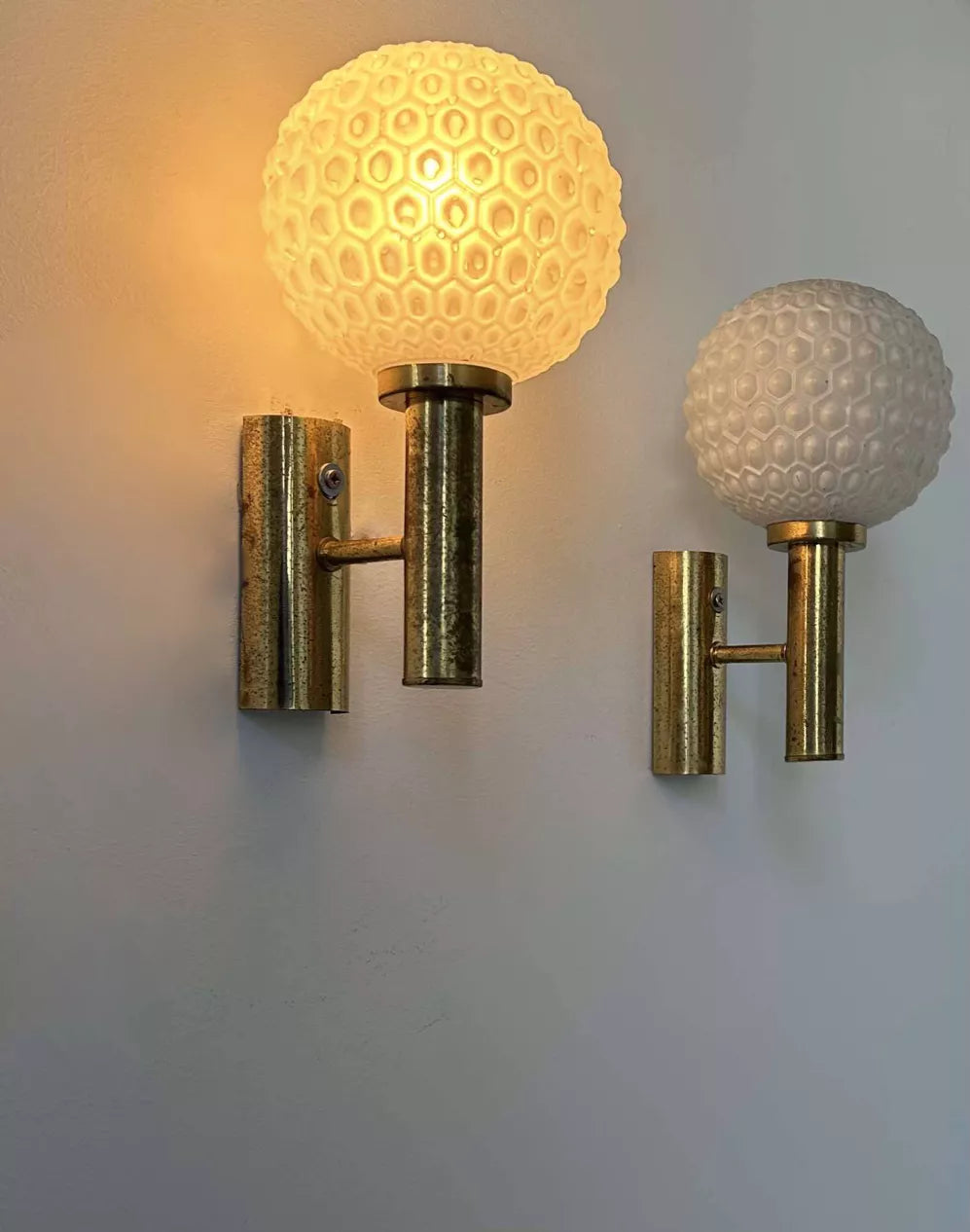Brass_and_Opaline_Glass_Wall_Lamp,_Mid_Century_Modern,_Germany_1960s