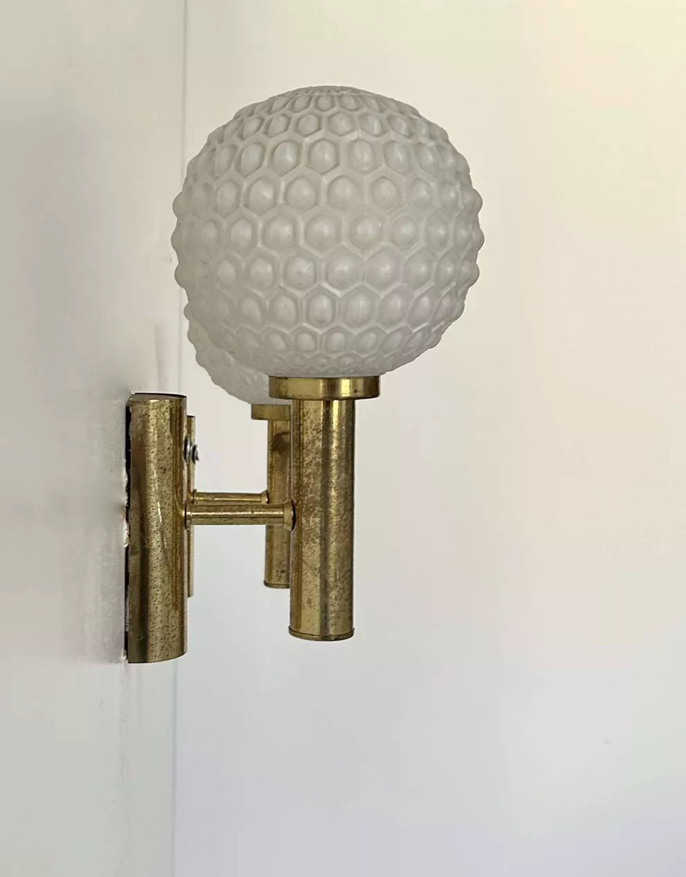 Brass_and_Opaline_Glass_Wall_Lamp,_Mid_Century_Modern,_Germany_1960s