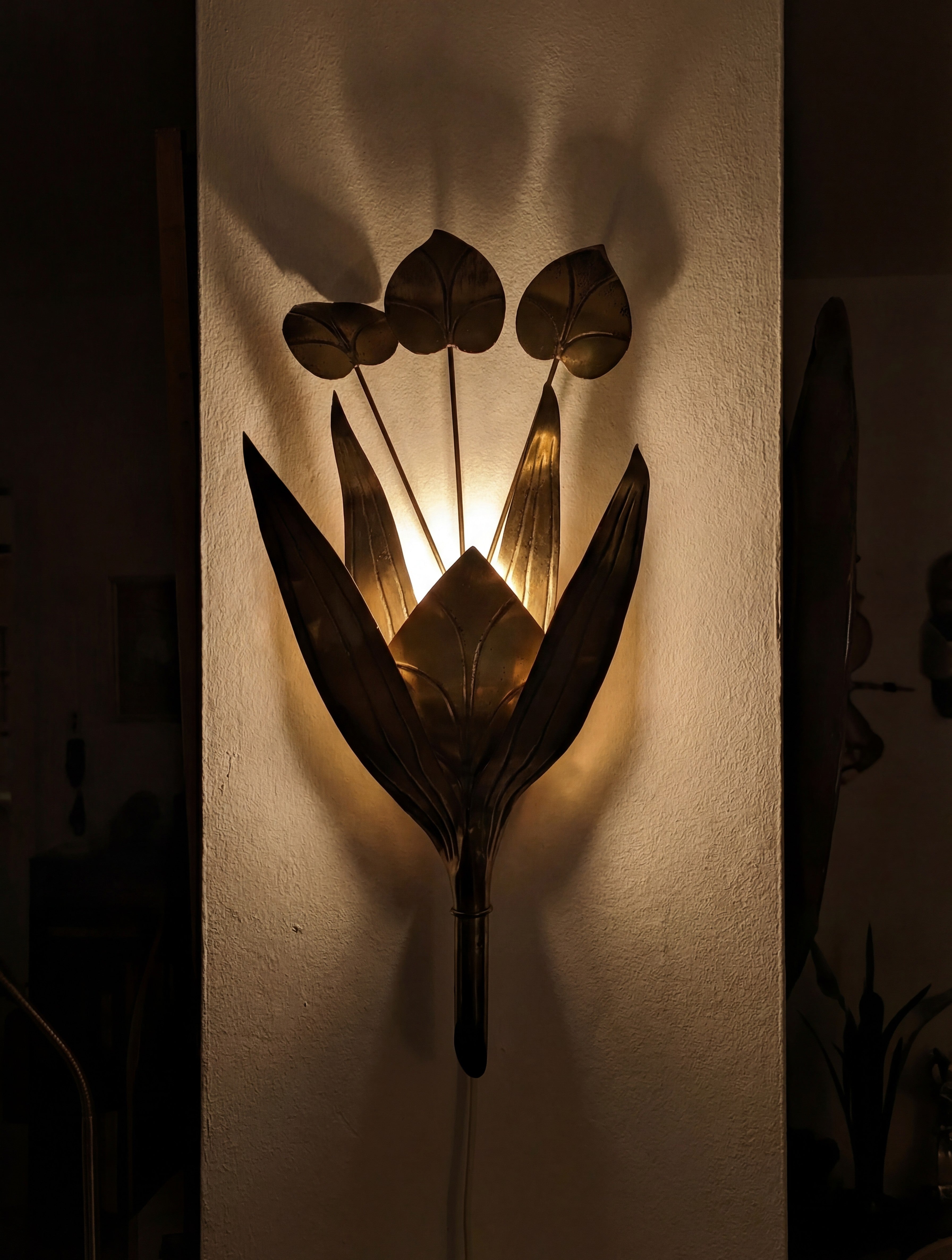 Brass_Floral_Leaf_Wall_Sconce,_Hollywood_Regency_Style,_1960s