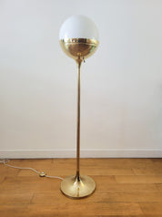 Brass_globe_floor_lamp_by_Vereinigte_Werkstätten,_1970s