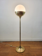 Brass_globe_floor_lamp_by_Vereinigte_Werkstätten,_1970s