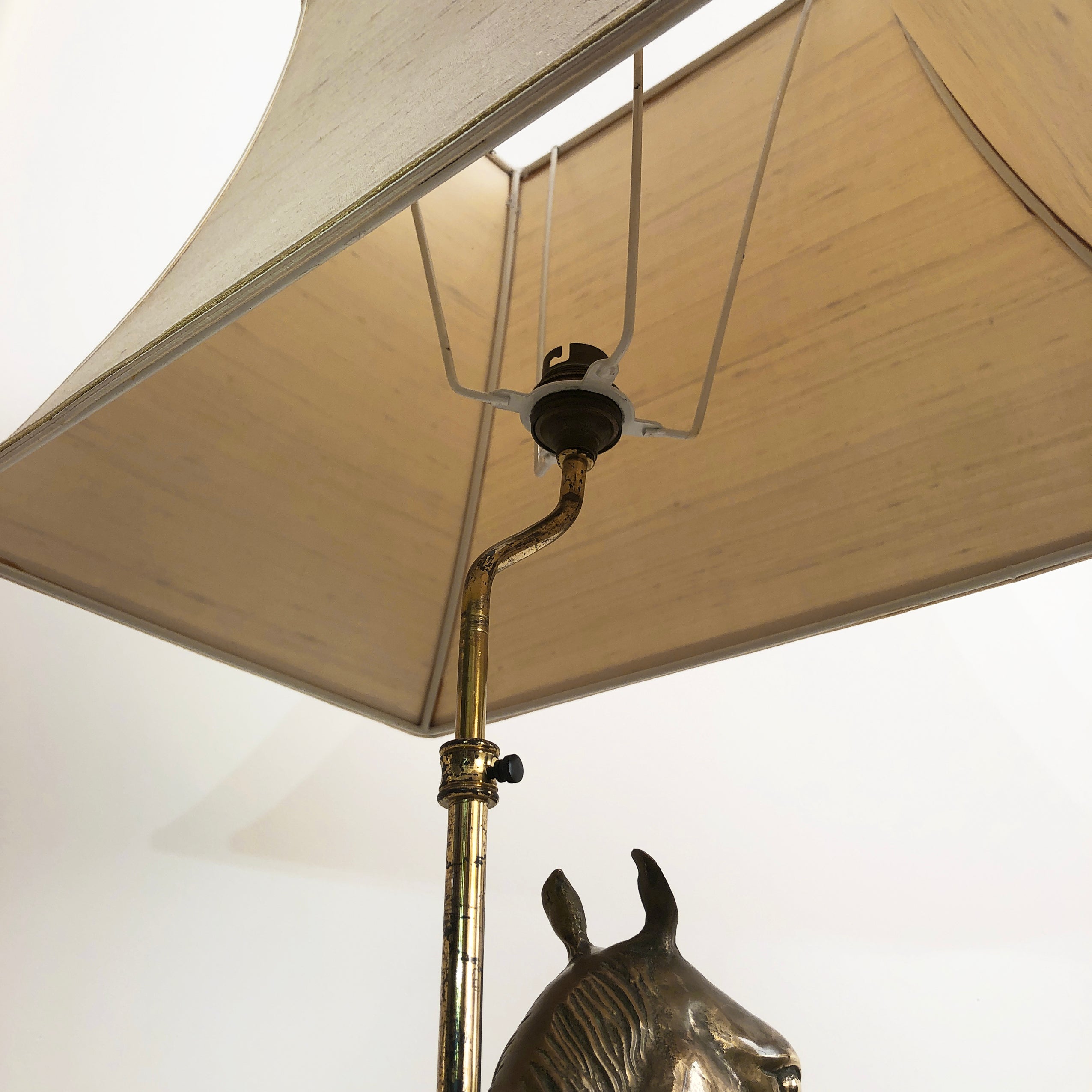 Brass_Horse_Head_Table_Lamp_with_Chinoiserie_Shade,_France_1970s