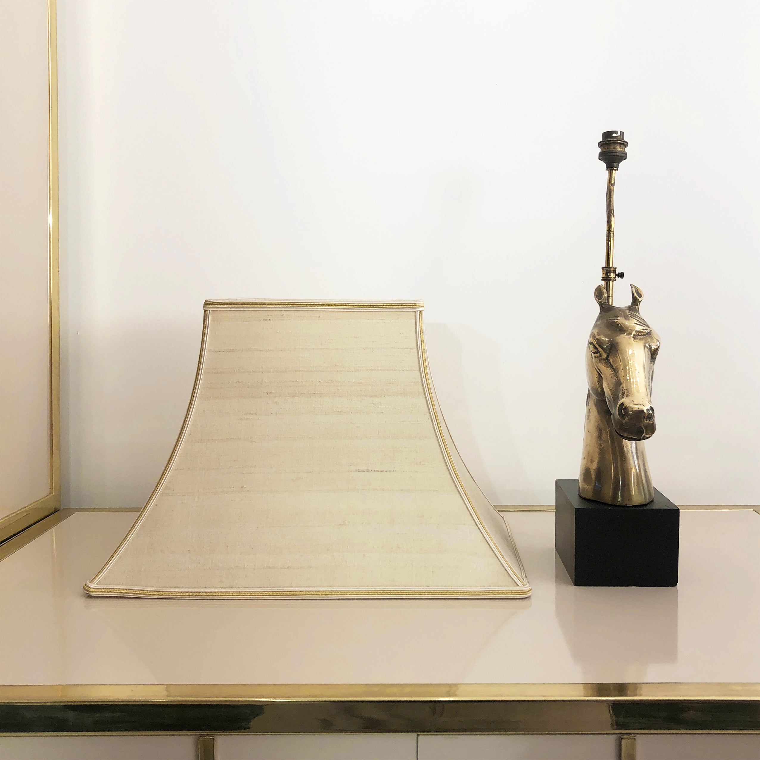 Brass_Horse_Head_Table_Lamp_with_Chinoiserie_Shade,_France_1970s