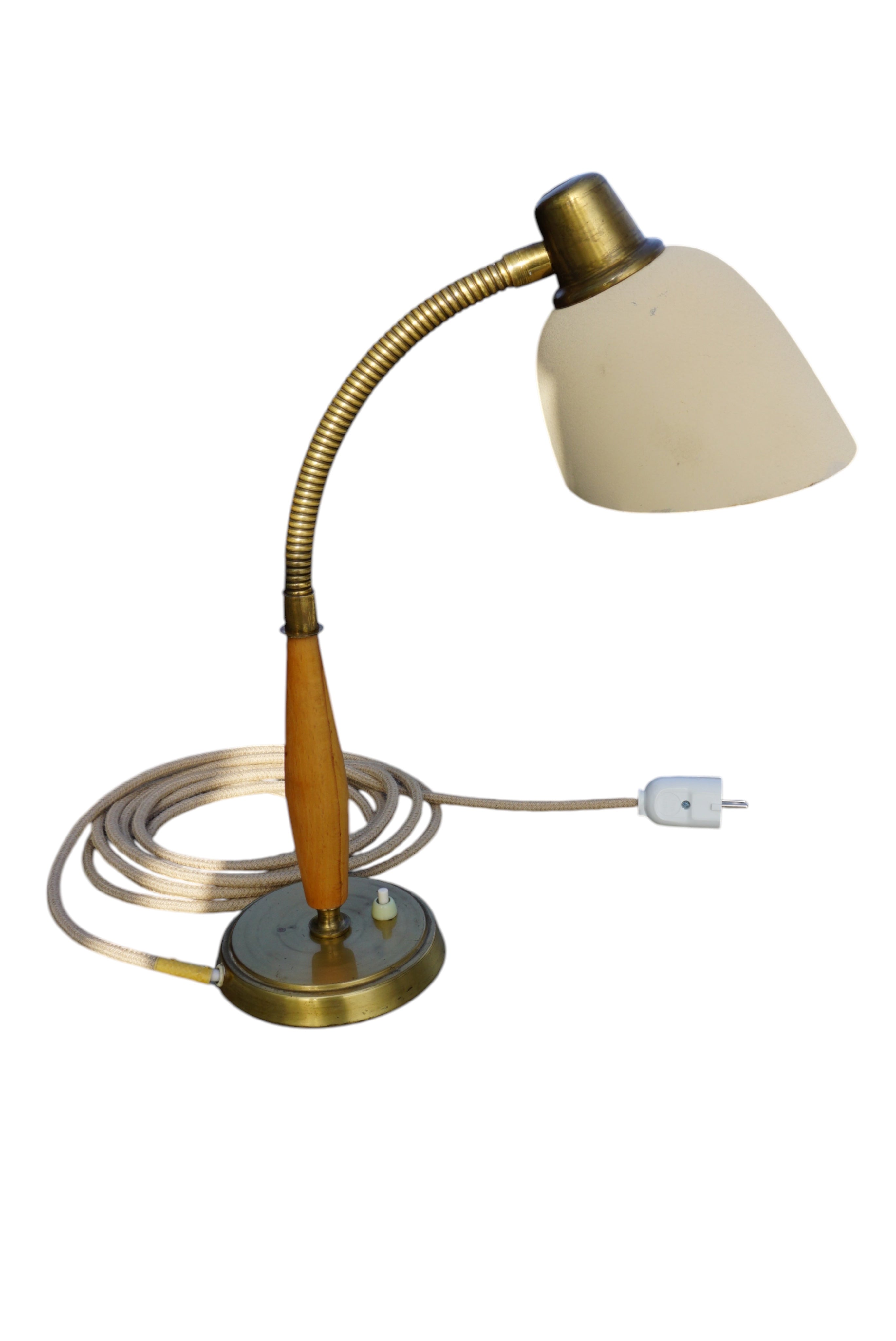 Table_Lamp_by_Bertil_Brisborg_for_Nordiska_Kompaniet_NK,_Swedish_Modern_Brass_Desk_Lamp,_1950s